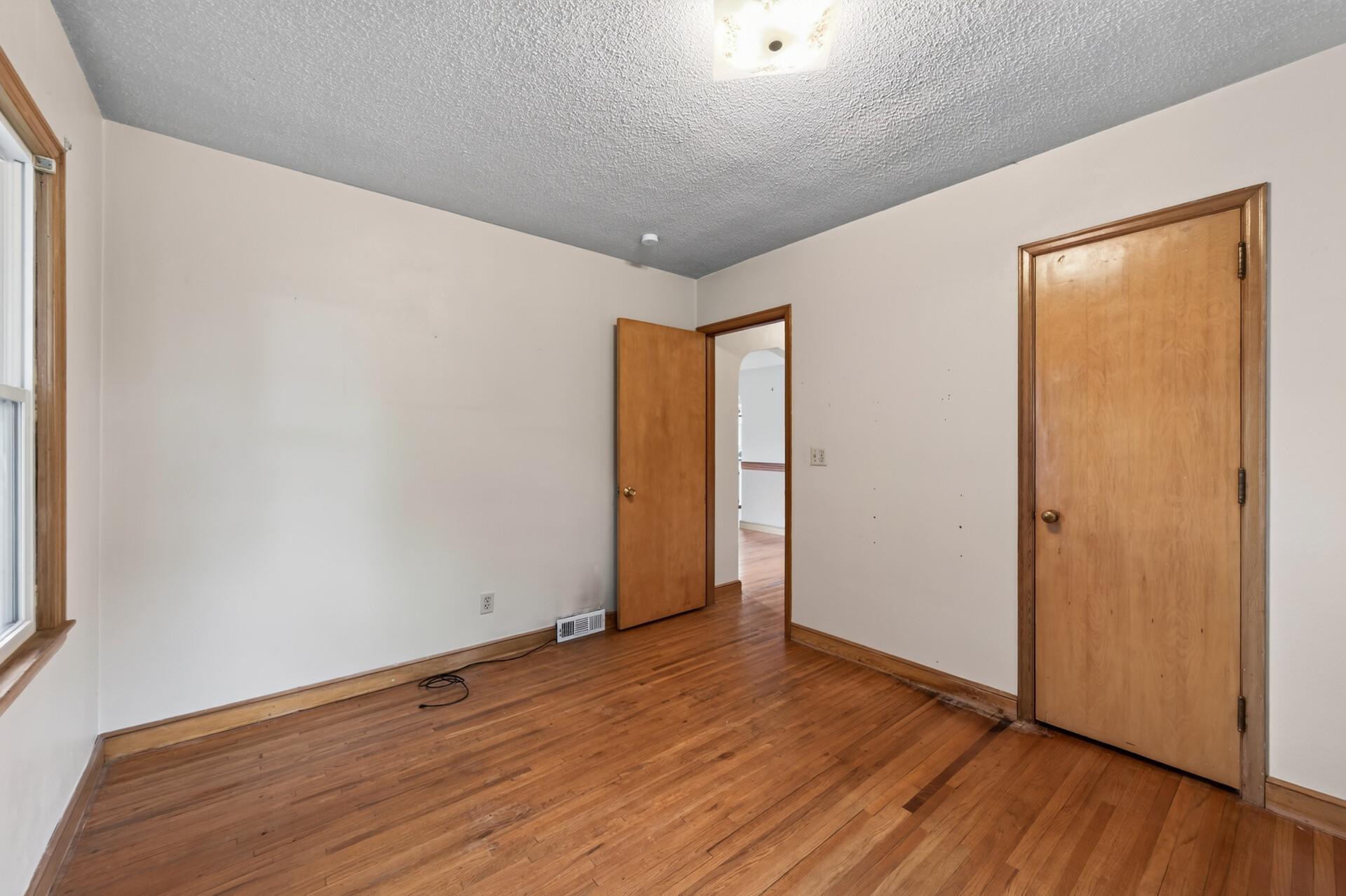 307 E 4th Street Property Photo 13