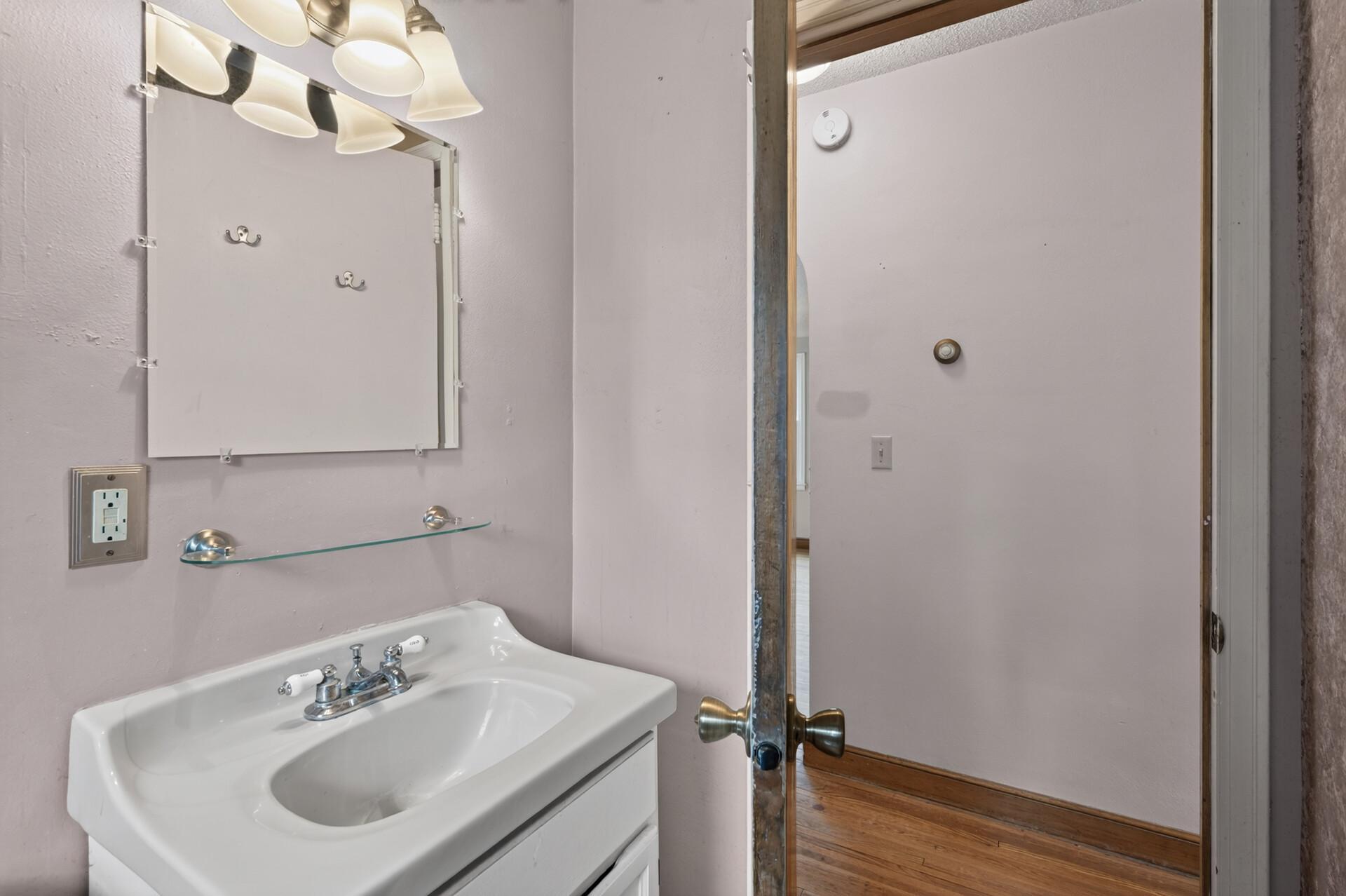 307 E 4th Street Property Photo 15