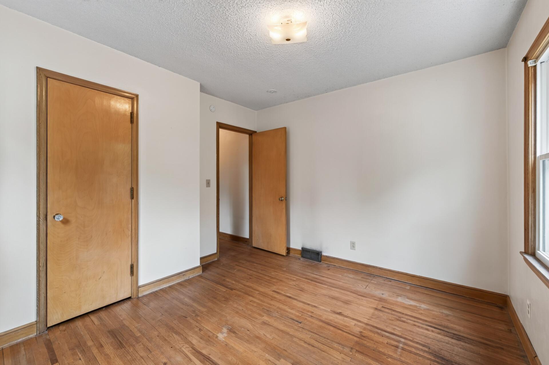 307 E 4th Street Property Photo 16