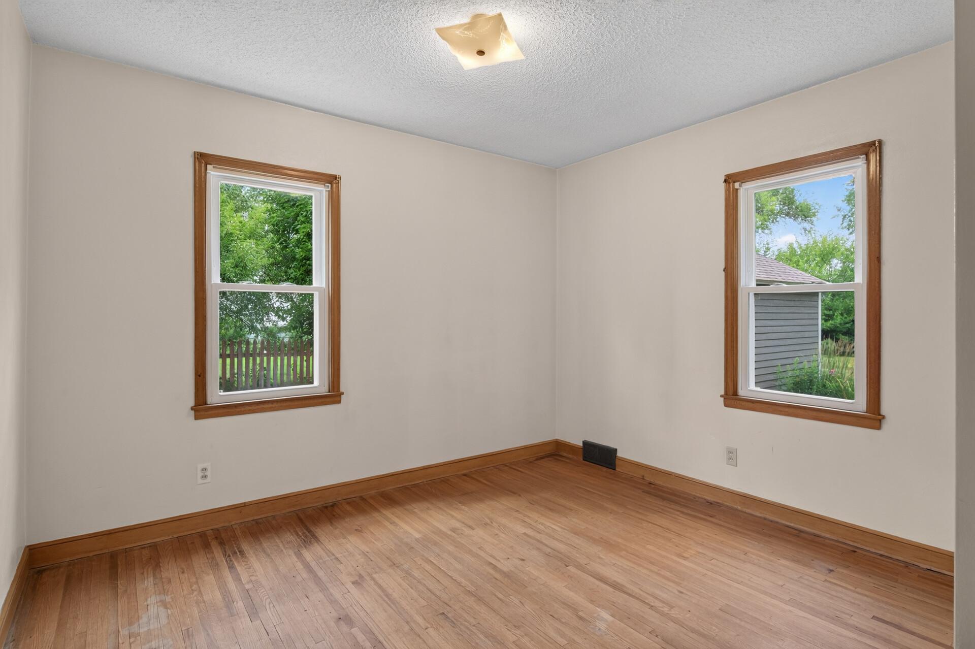 307 E 4th Street Property Photo 17