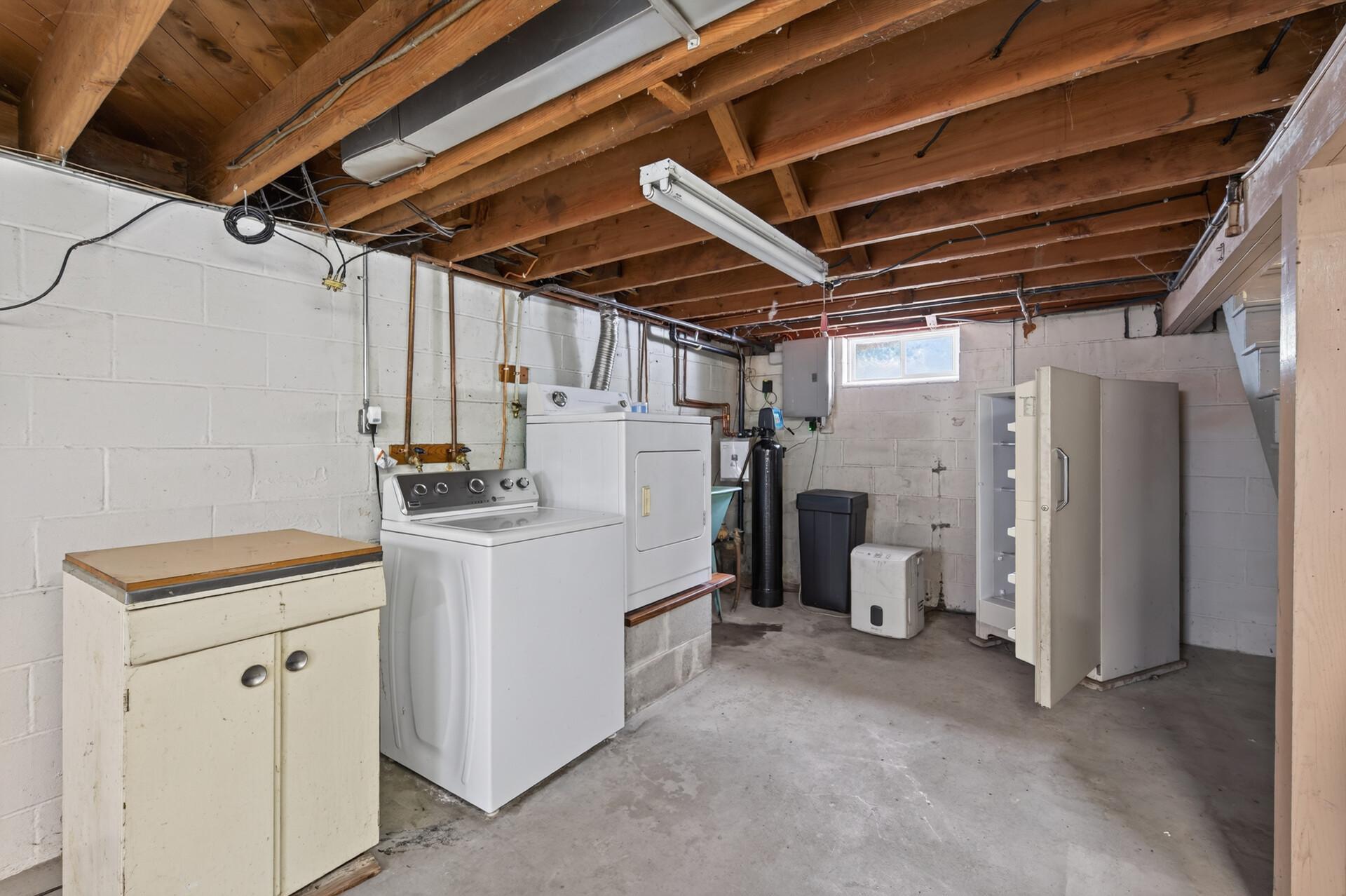 307 E 4th Street Property Photo 22