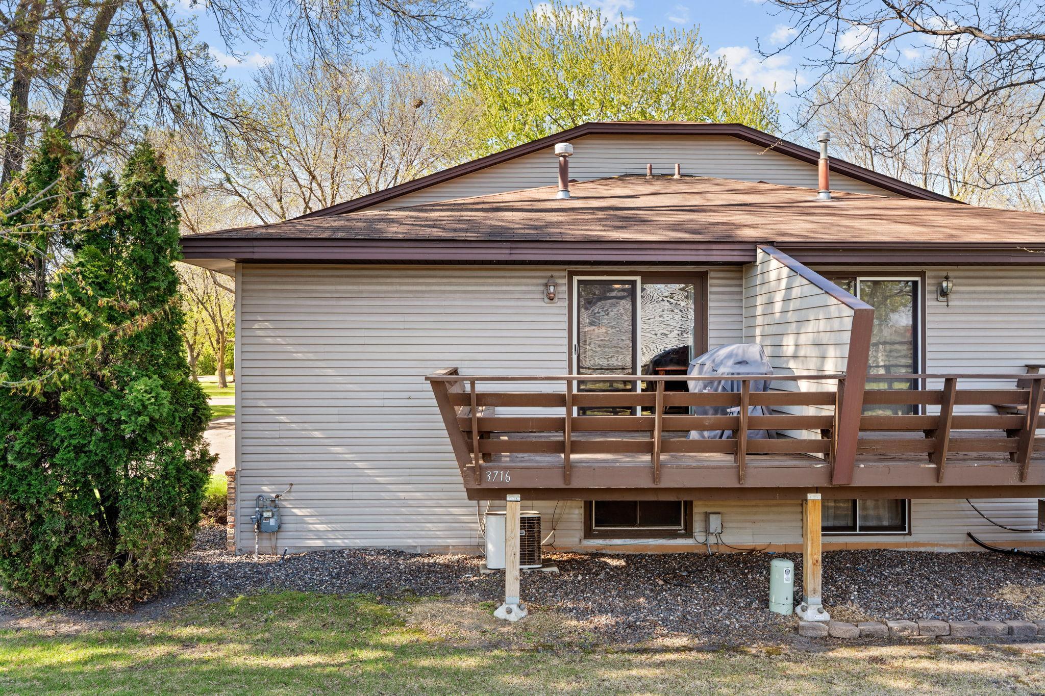 3716 Brookdale Circle N Property Photo 4
