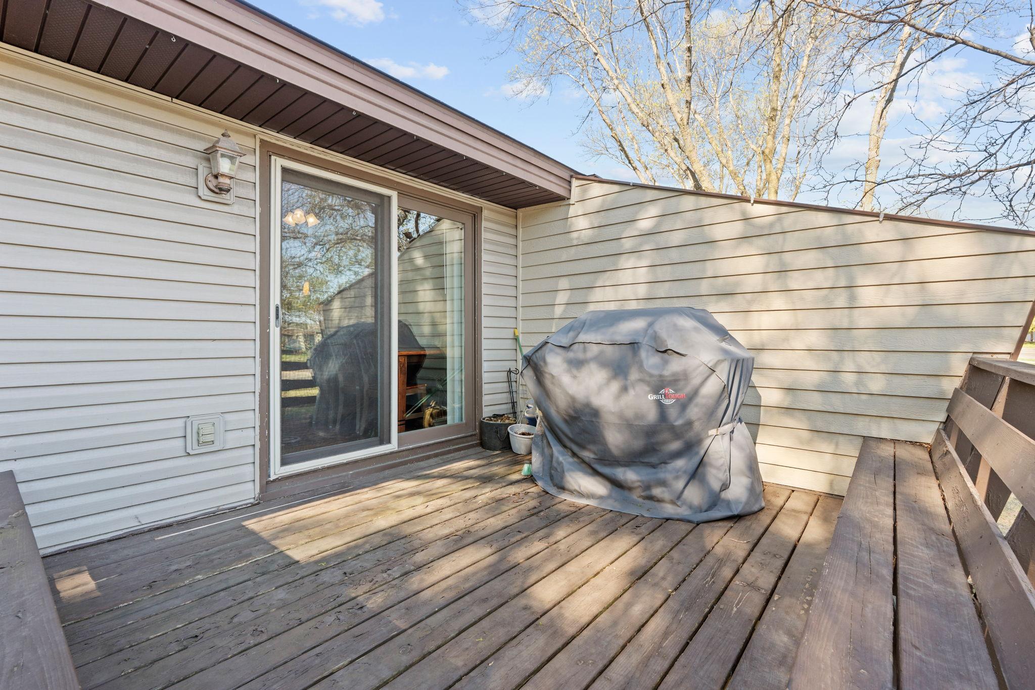 3716 Brookdale Circle N Property Photo 6