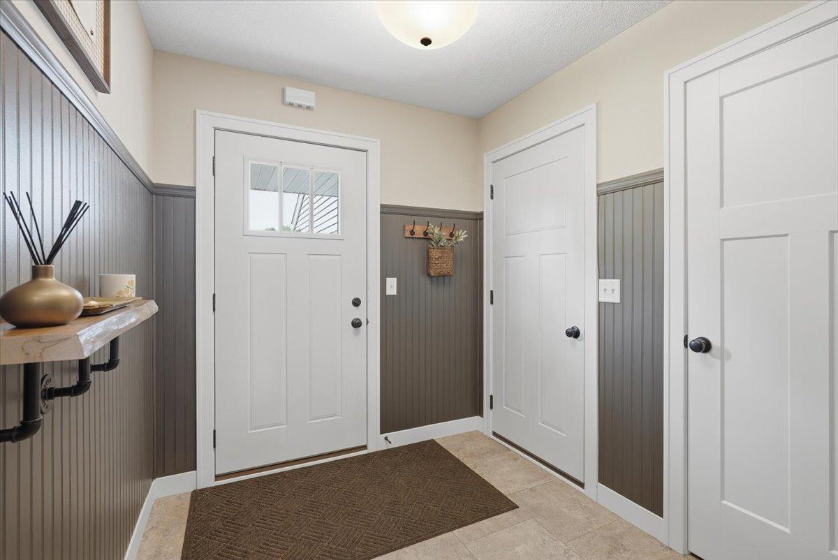 1121 Eulaine Circle Property Photo 2