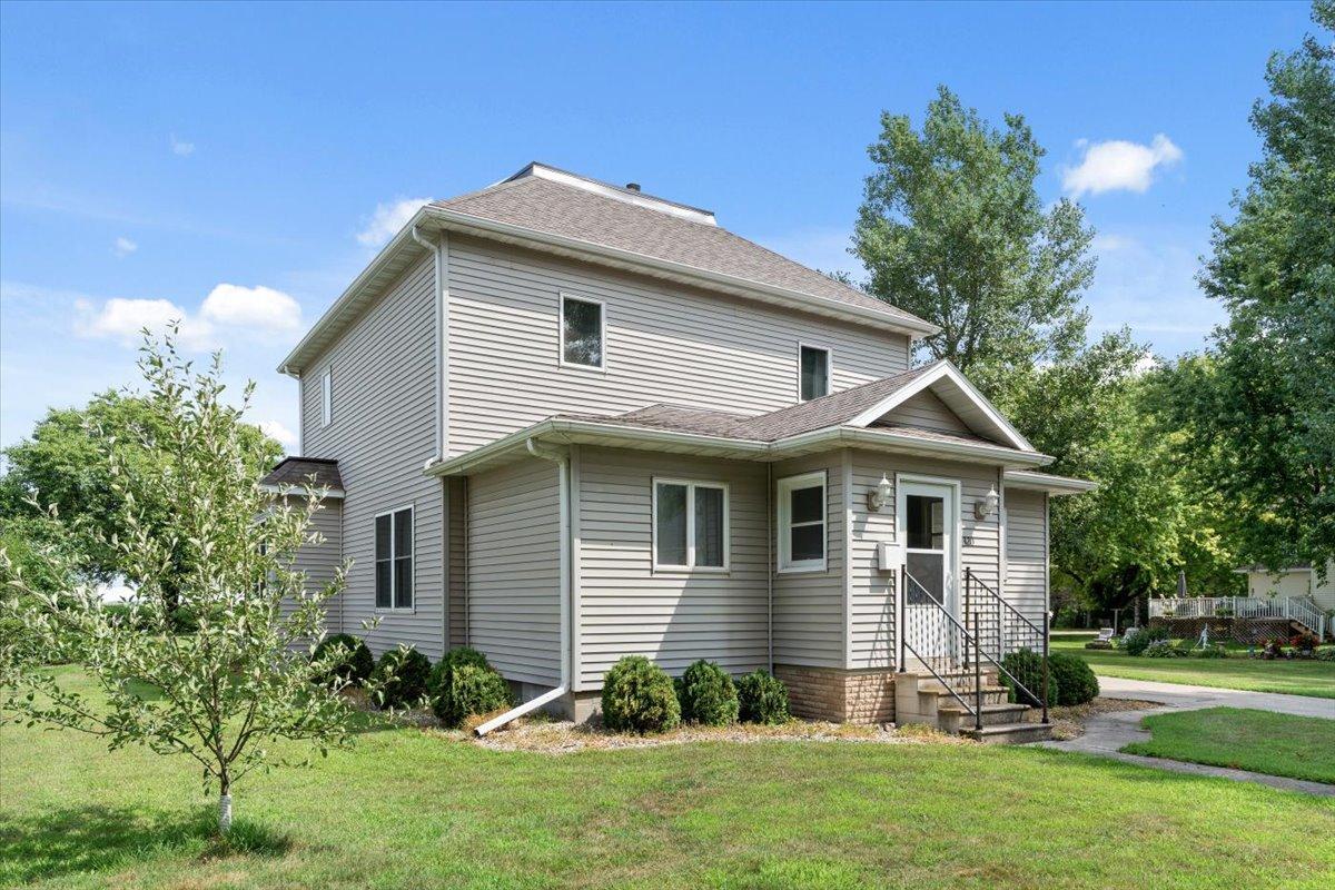 320 North Street E Property Photo 4