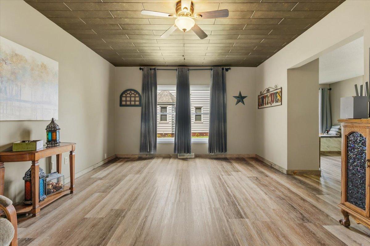 320 North Street E Property Photo 13