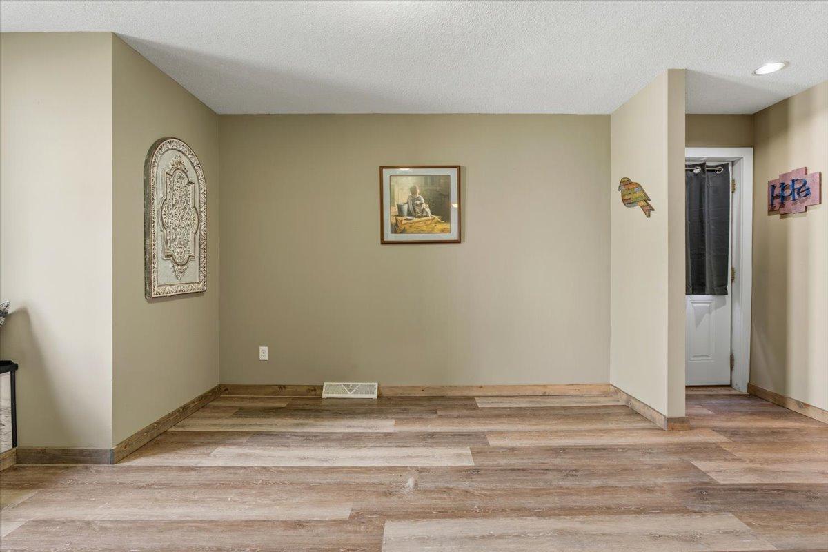 320 North Street E Property Photo 14