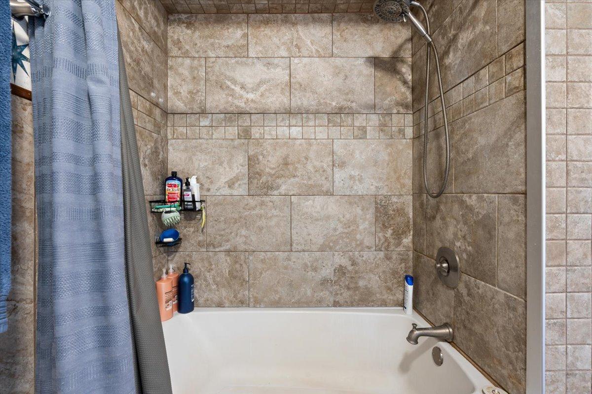 320 North Street E Property Photo 32