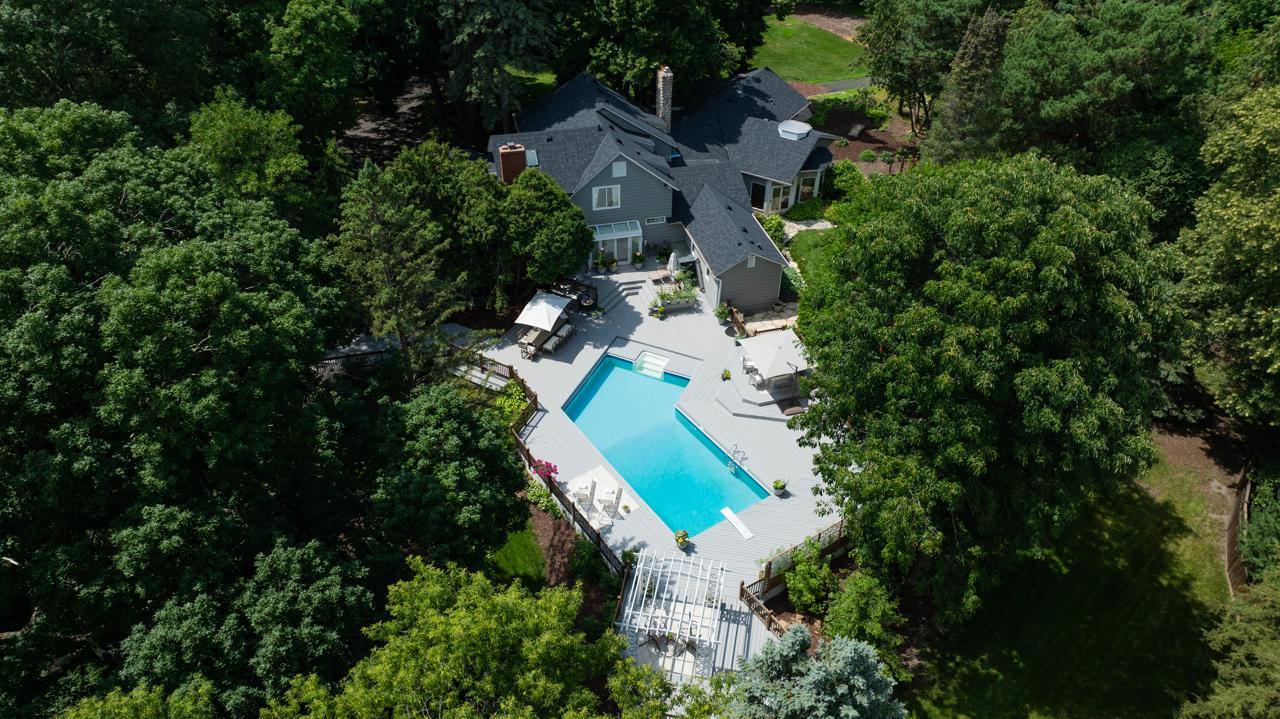 3865 Hillcrest Road Property Photo 1