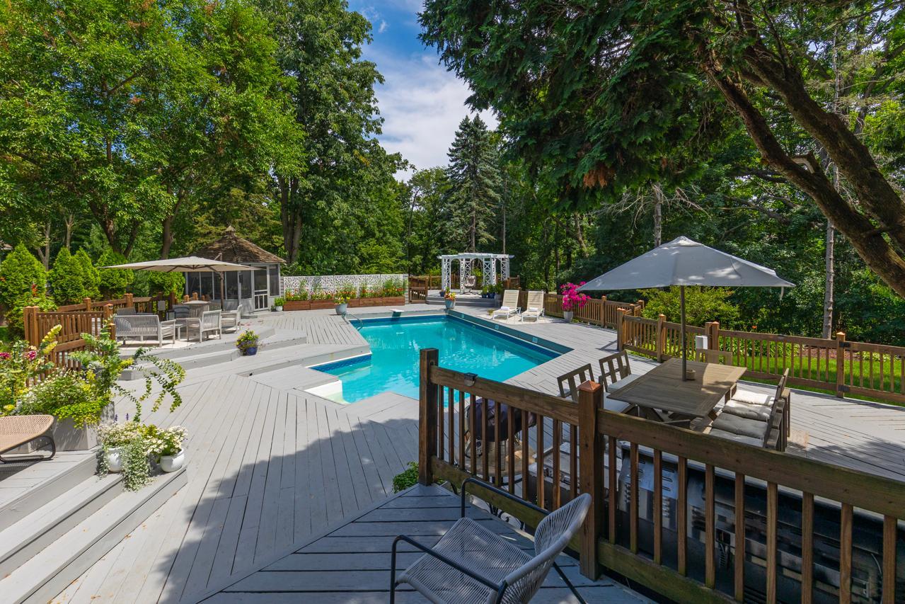 3865 Hillcrest Road Property Photo 13