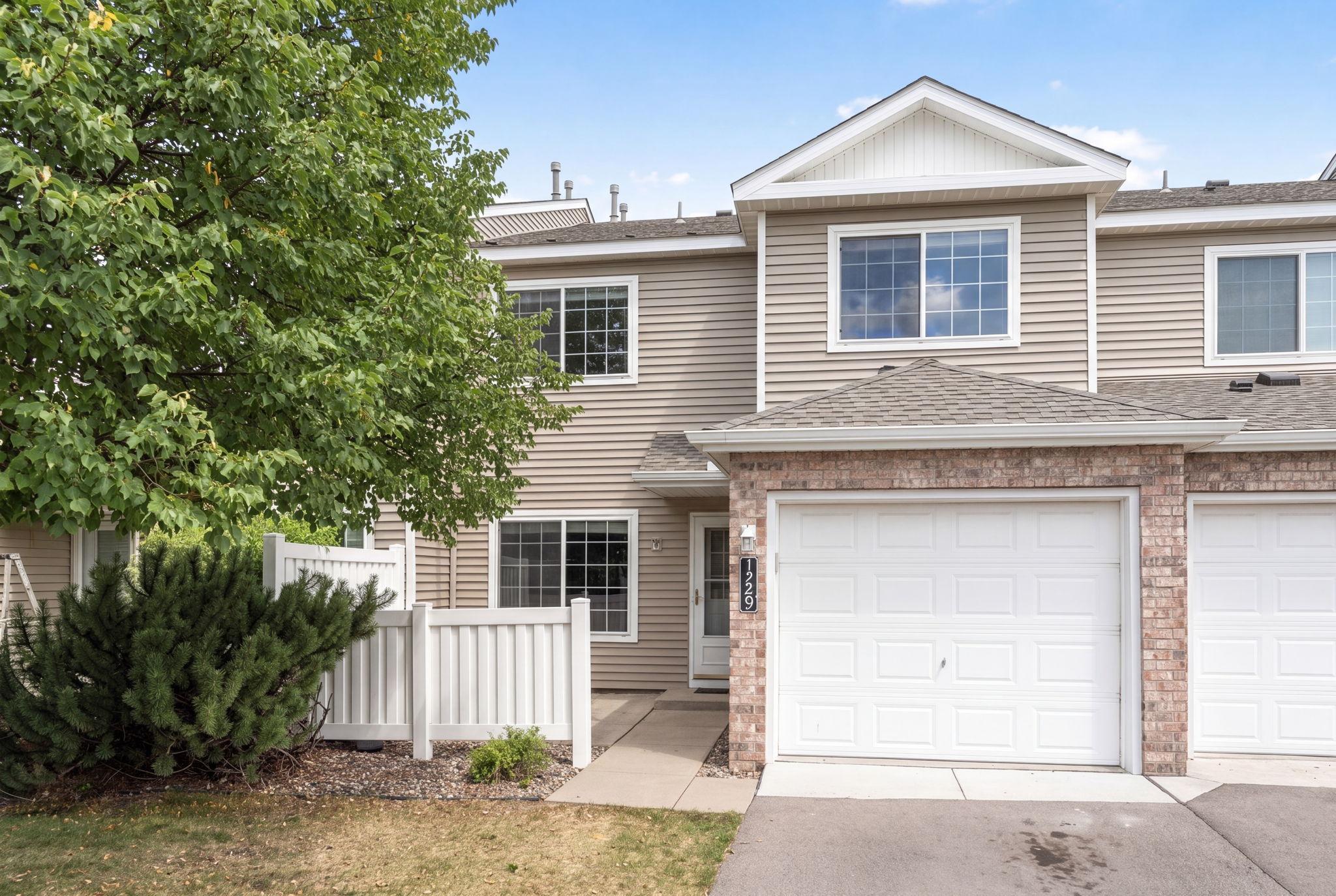 1229 Highpoint Curve Property Photo 1