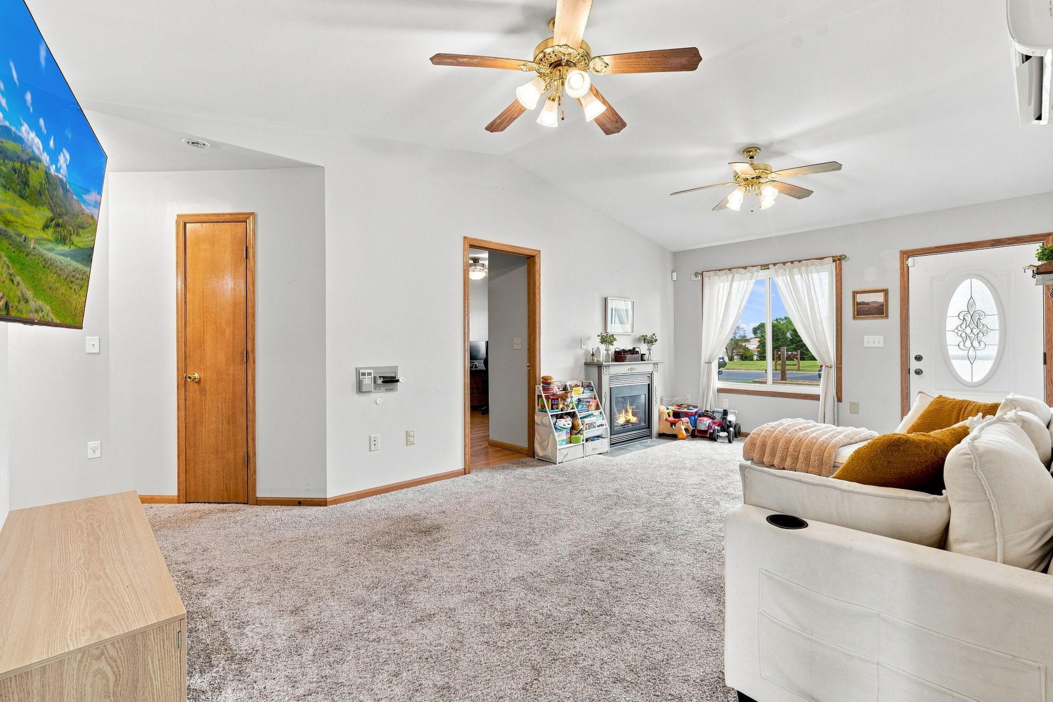 1880 Windmill Drive Property Photo 4