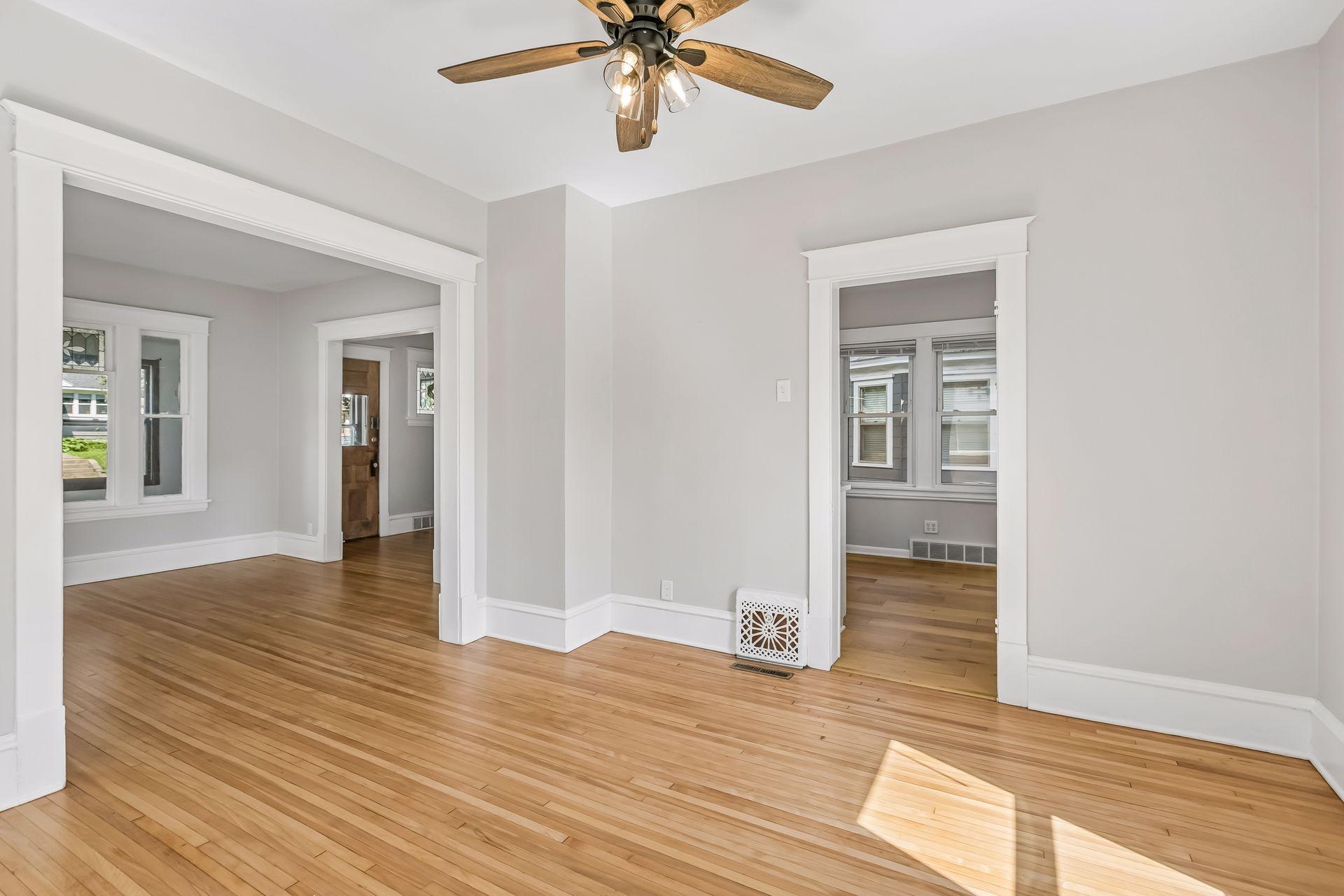 382 N Cleveland Avenue N Property Photo 9