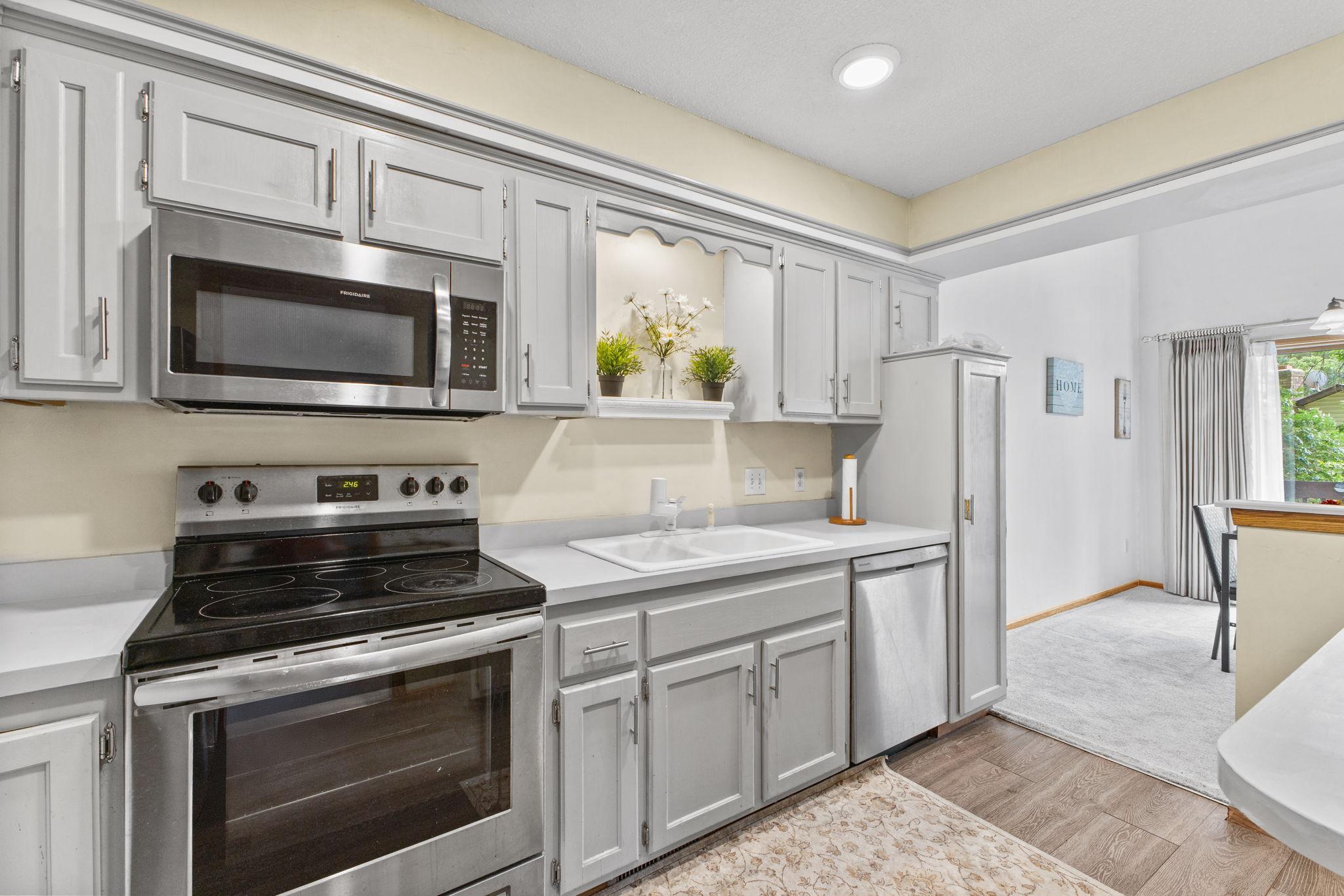 5662 Royal Oaks Drive Property Photo 13