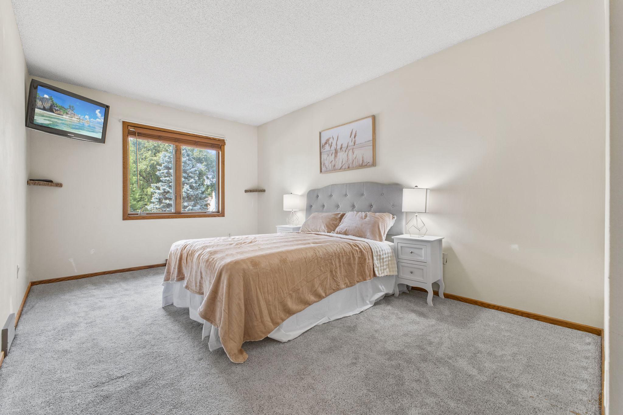 5662 Royal Oaks Drive Property Photo 14
