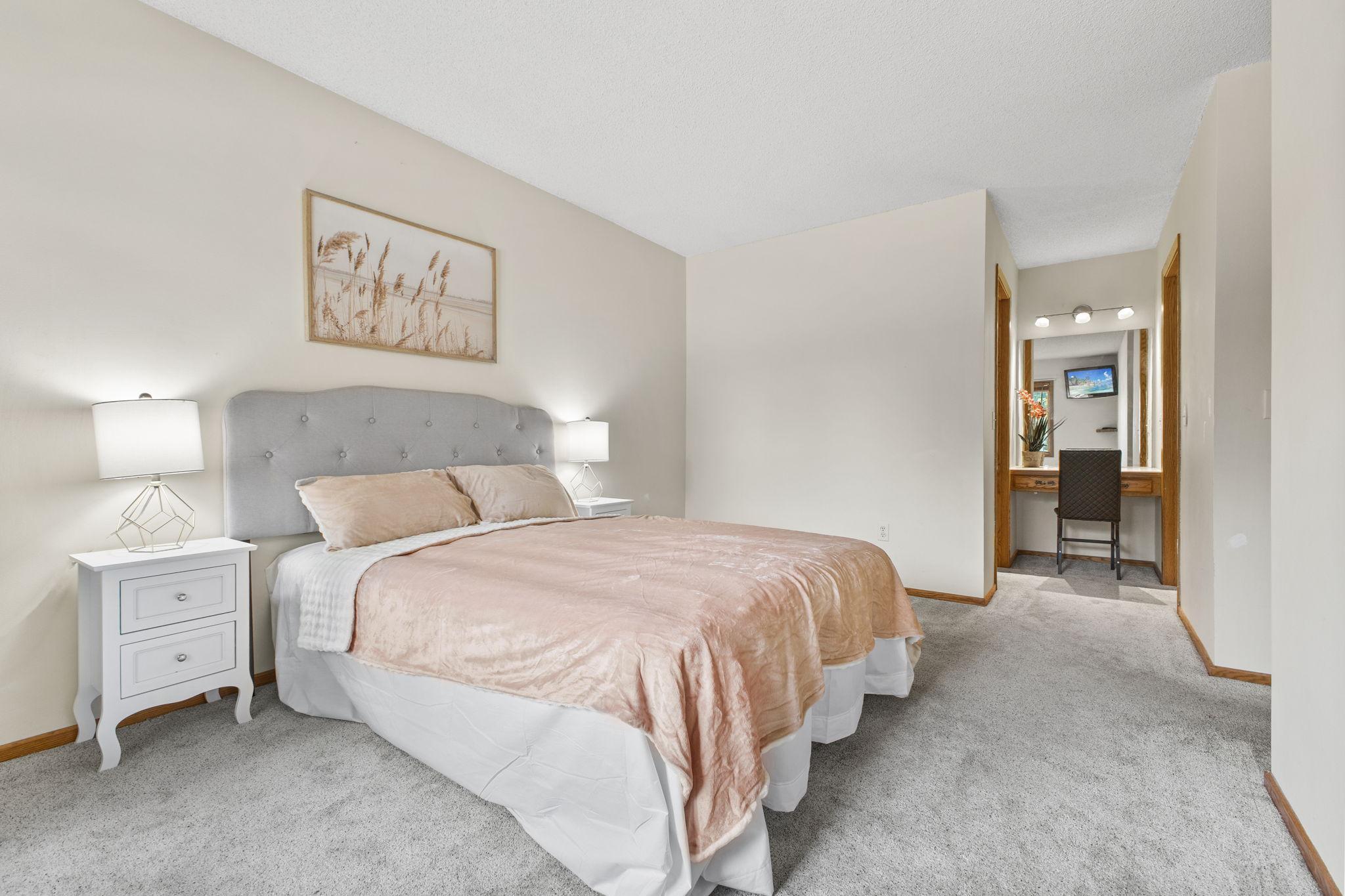 5662 Royal Oaks Drive Property Photo 15
