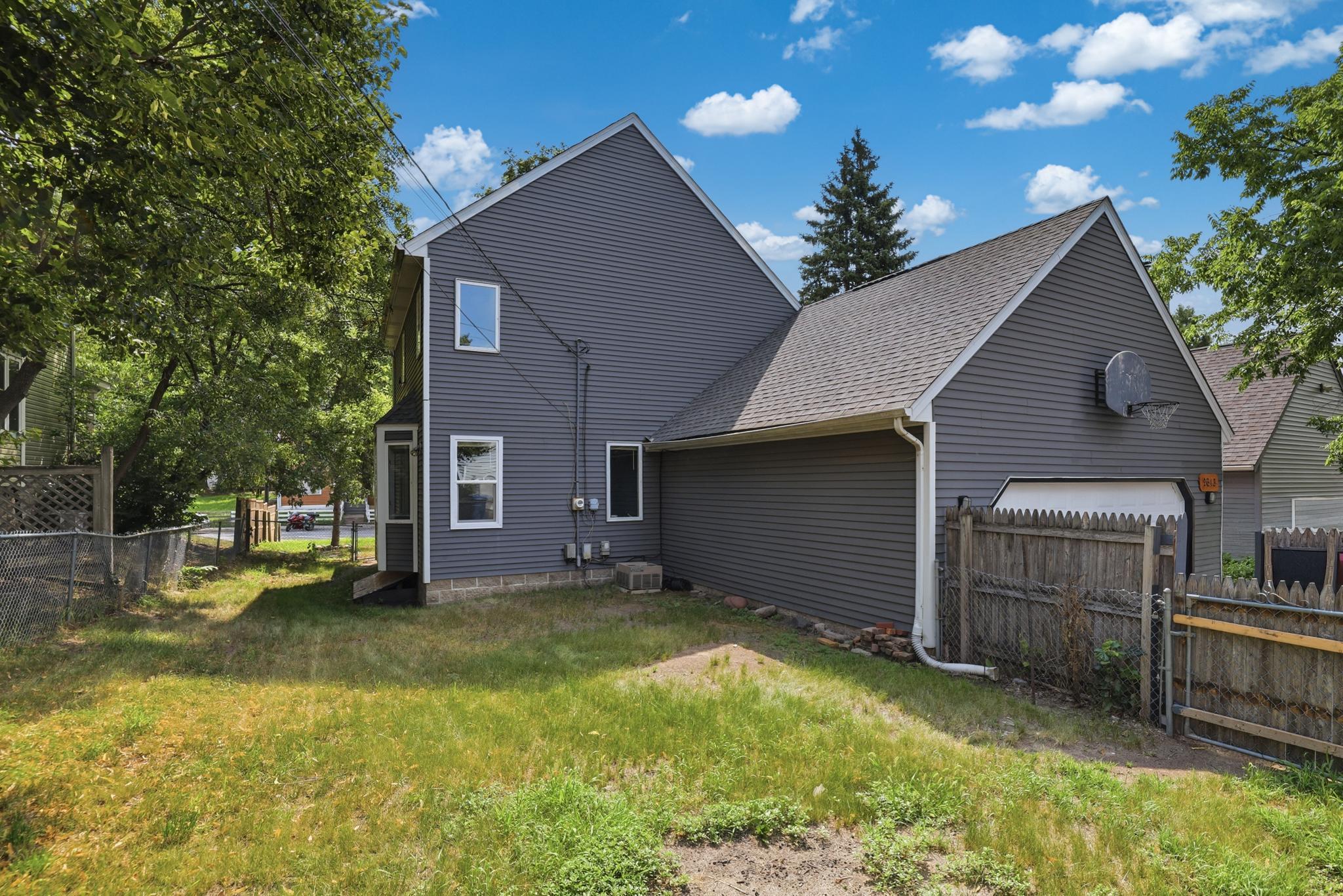 2613 Emerson Avenue N Property Photo 3