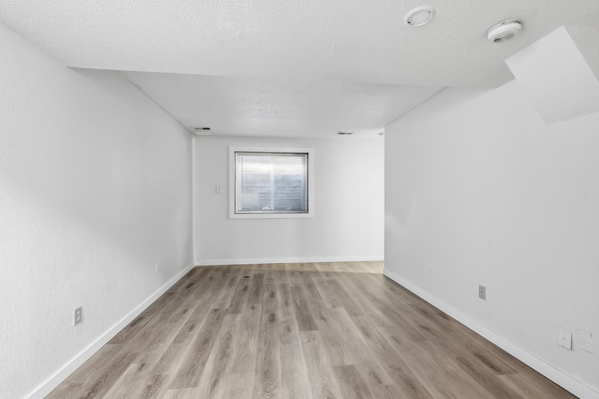 2613 Emerson Avenue N Property Photo 19