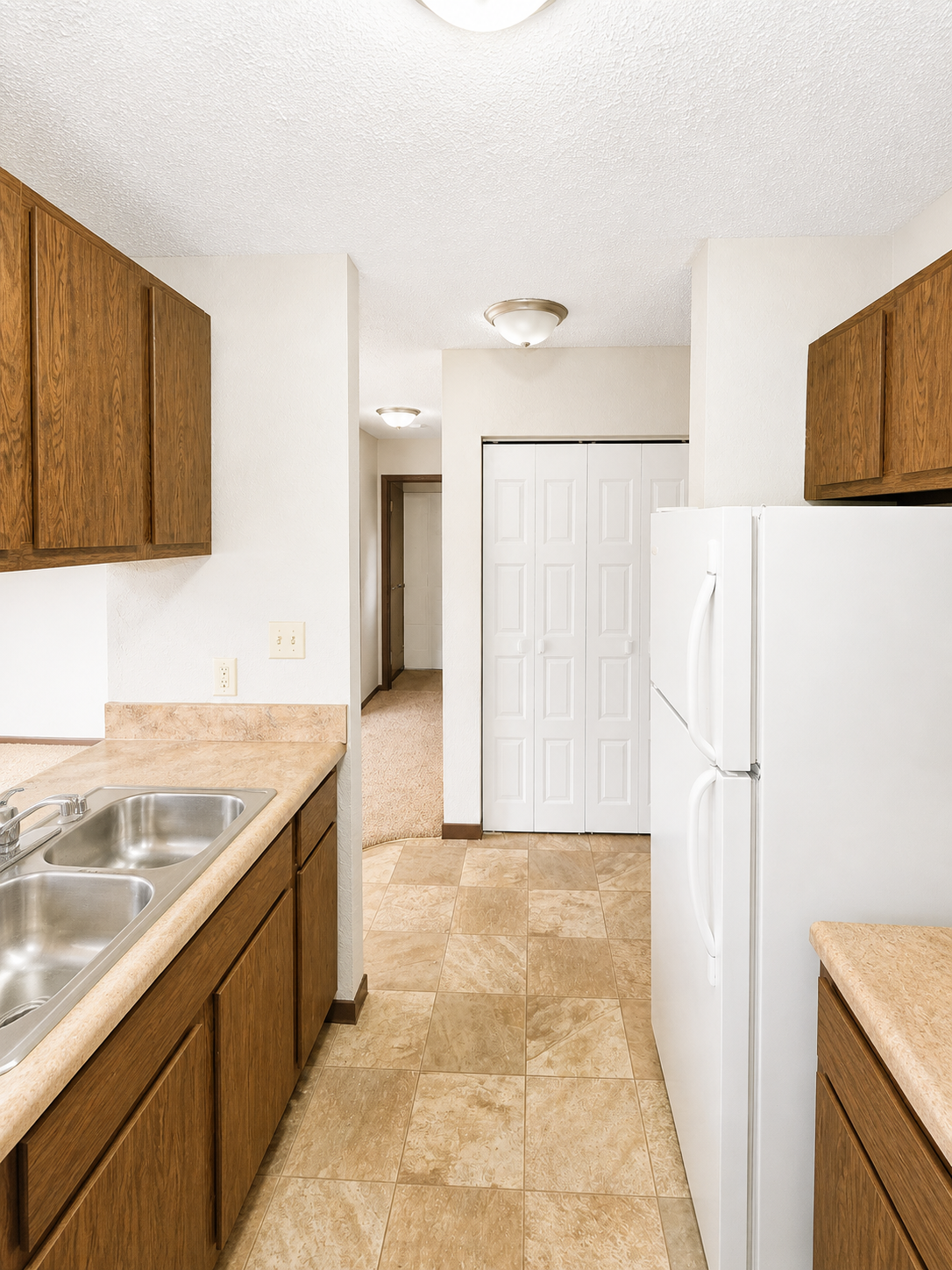 700 Oak Street 4 Property Photo 4