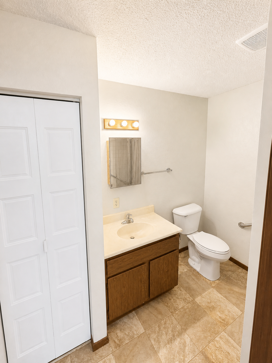 700 Oak Street 4 Property Photo 7