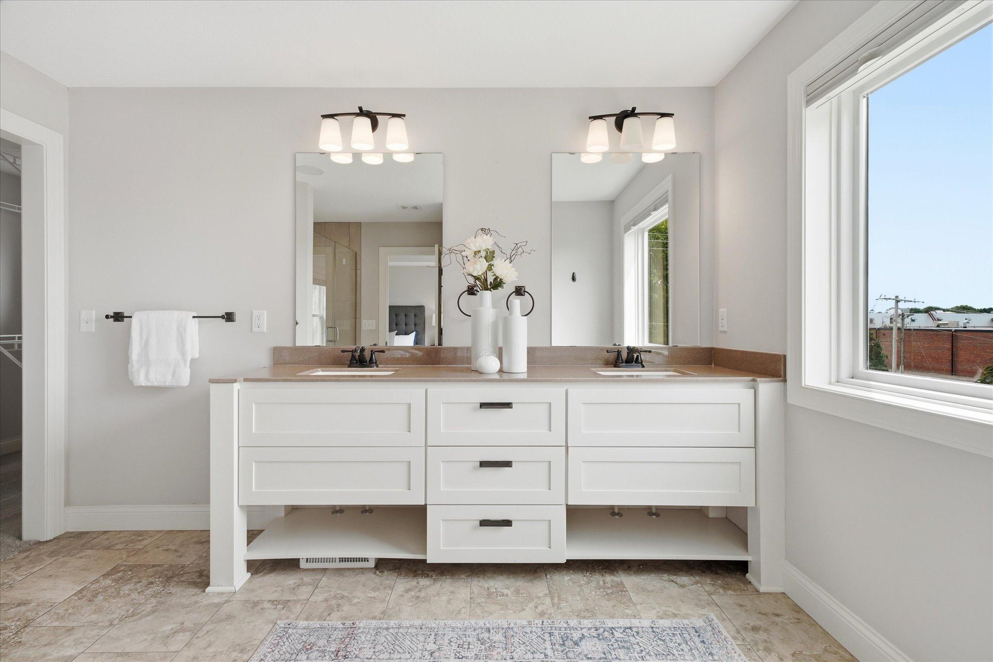 7495 Laurel Point Property Photo 29