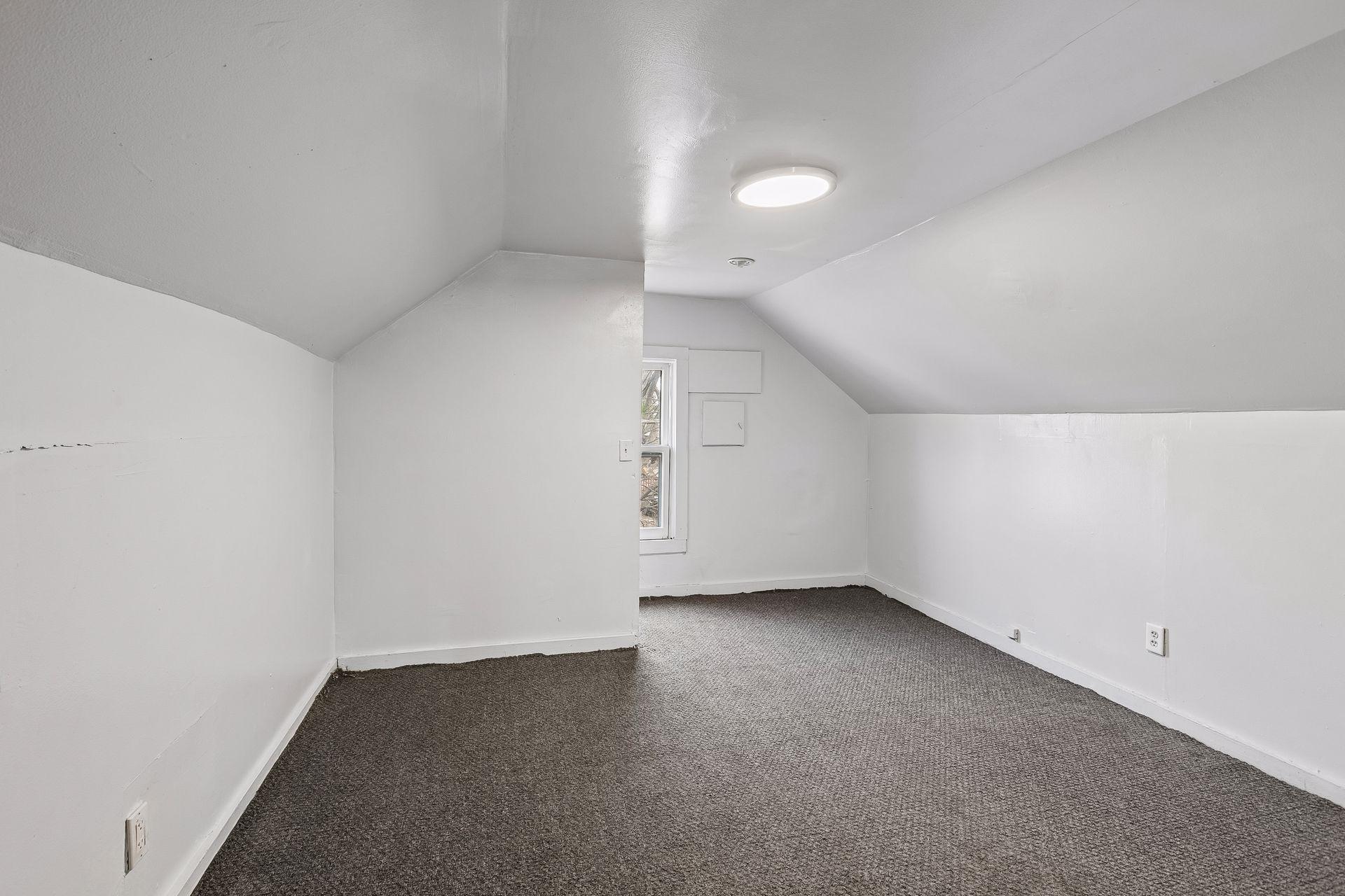 2326 Bryant Avenue N Property Photo 23