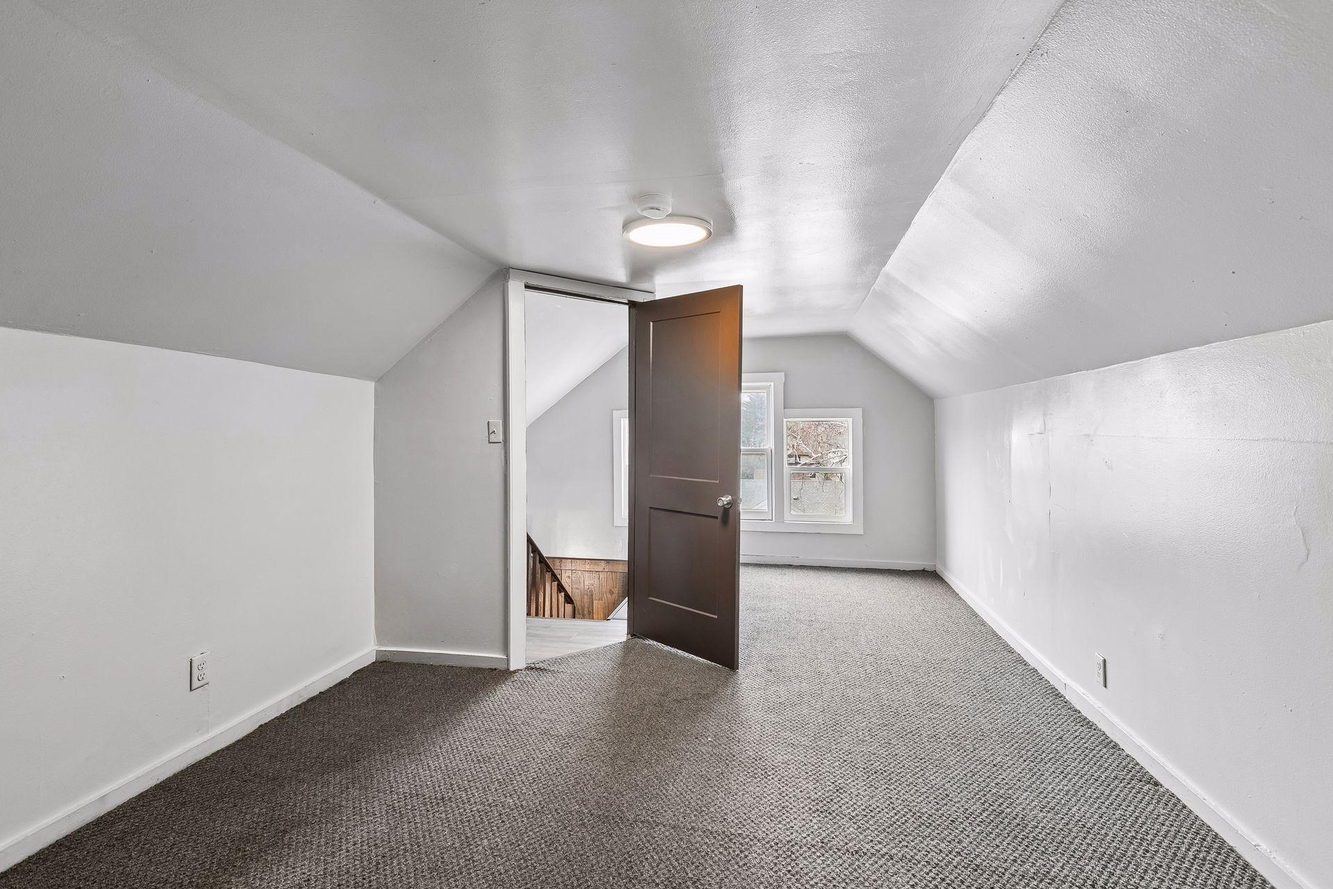 2326 Bryant Avenue N Property Photo 25