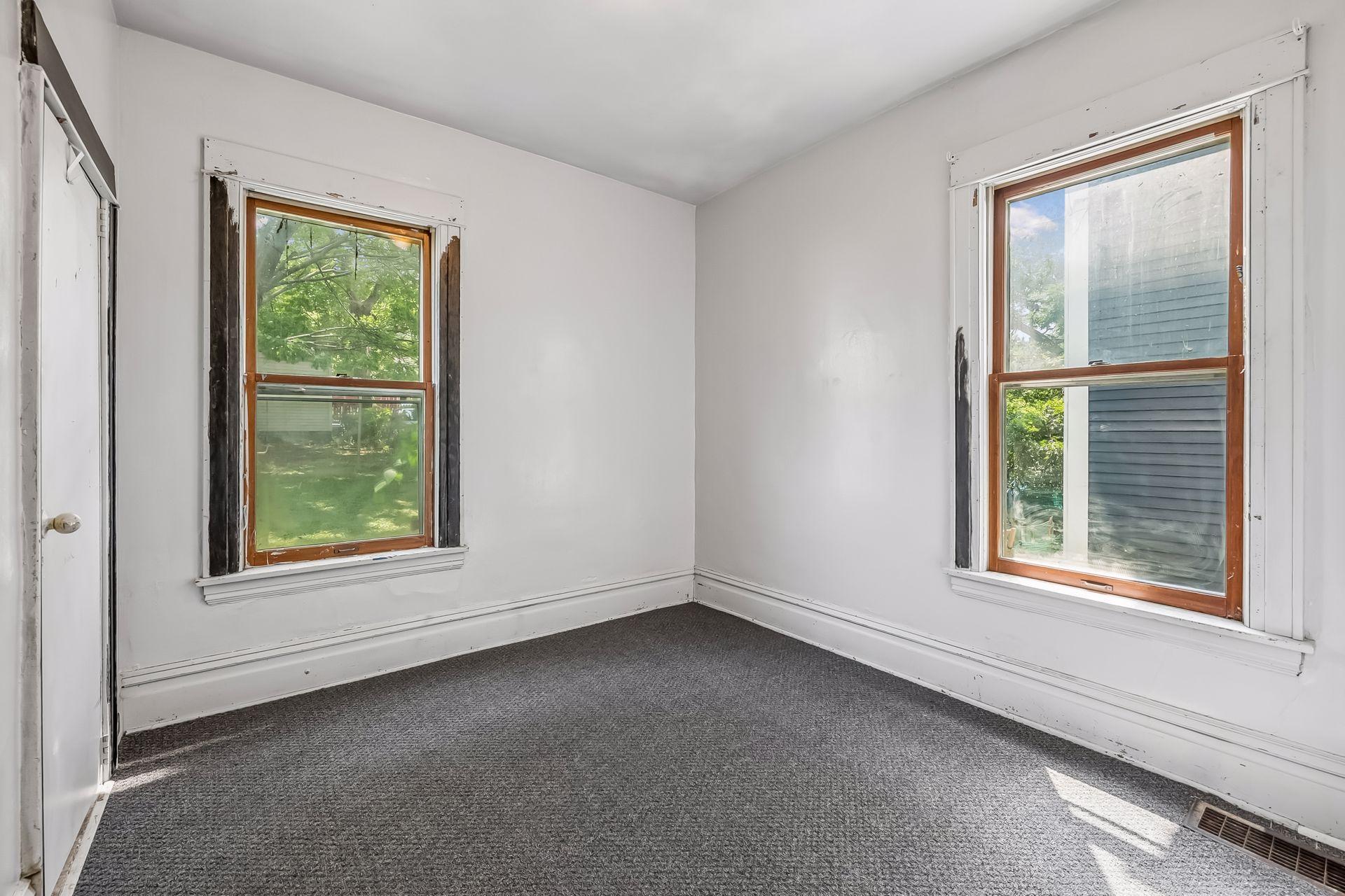 2326 Bryant Avenue N Property Photo 37