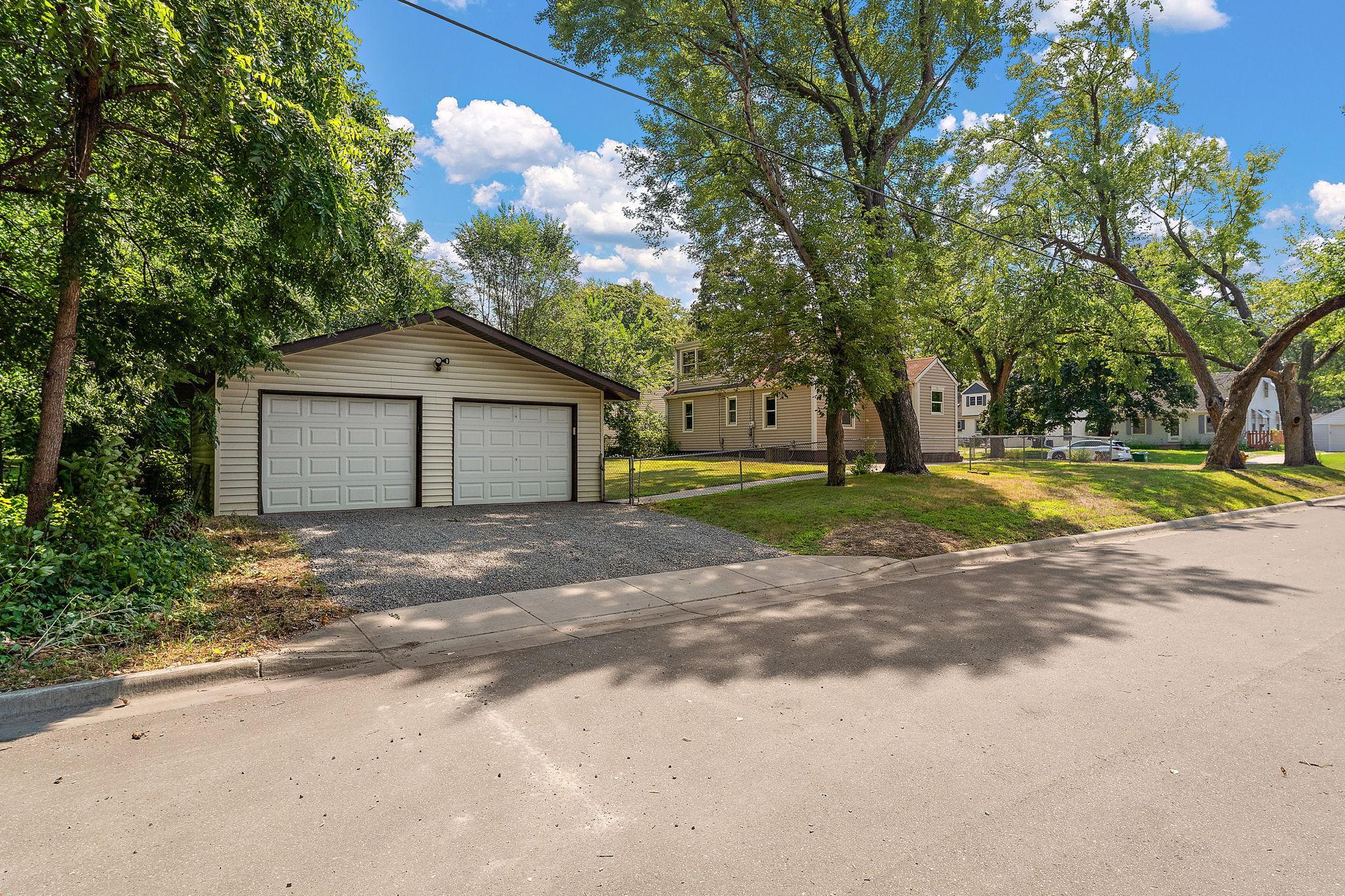 1929 Jerrold Avenue Property Photo 3