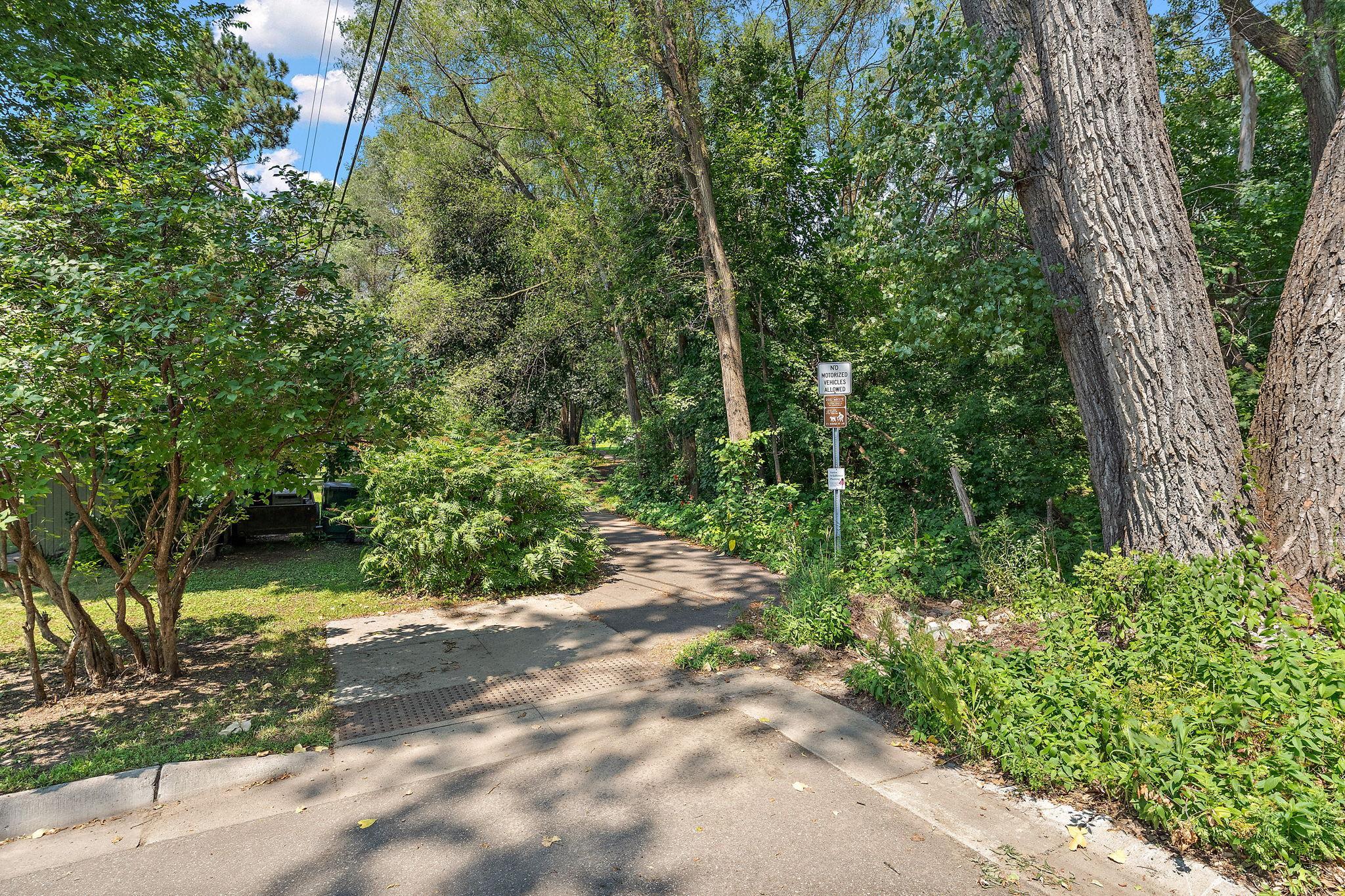 1929 Jerrold Avenue Property Photo 4
