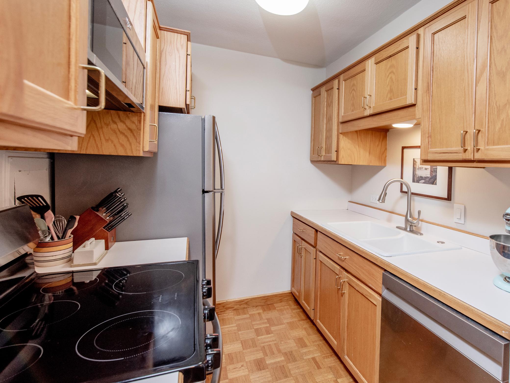 2928 Dean Parkway 4b Property Photo 14