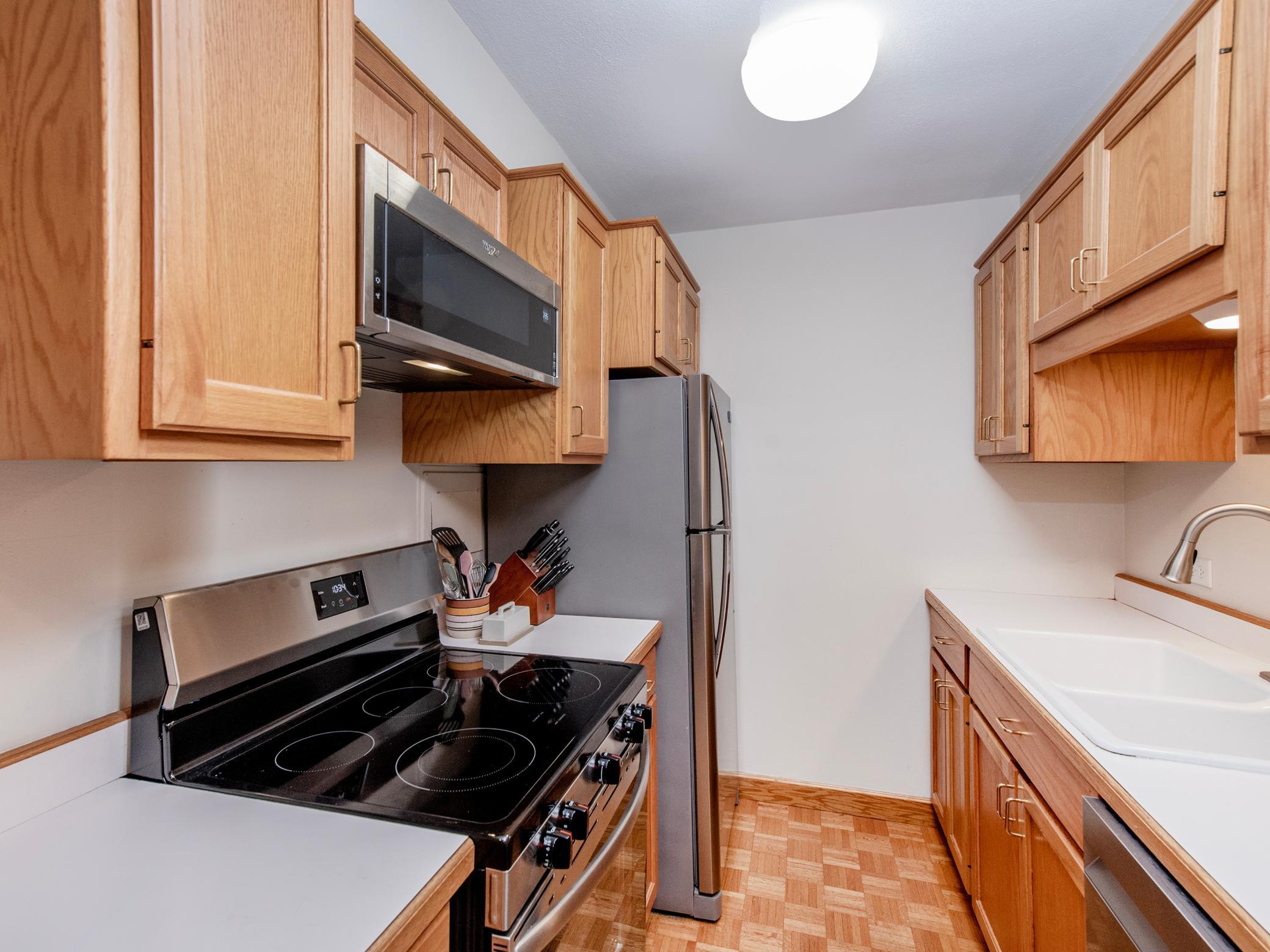 2928 Dean Parkway 4b Property Photo 15