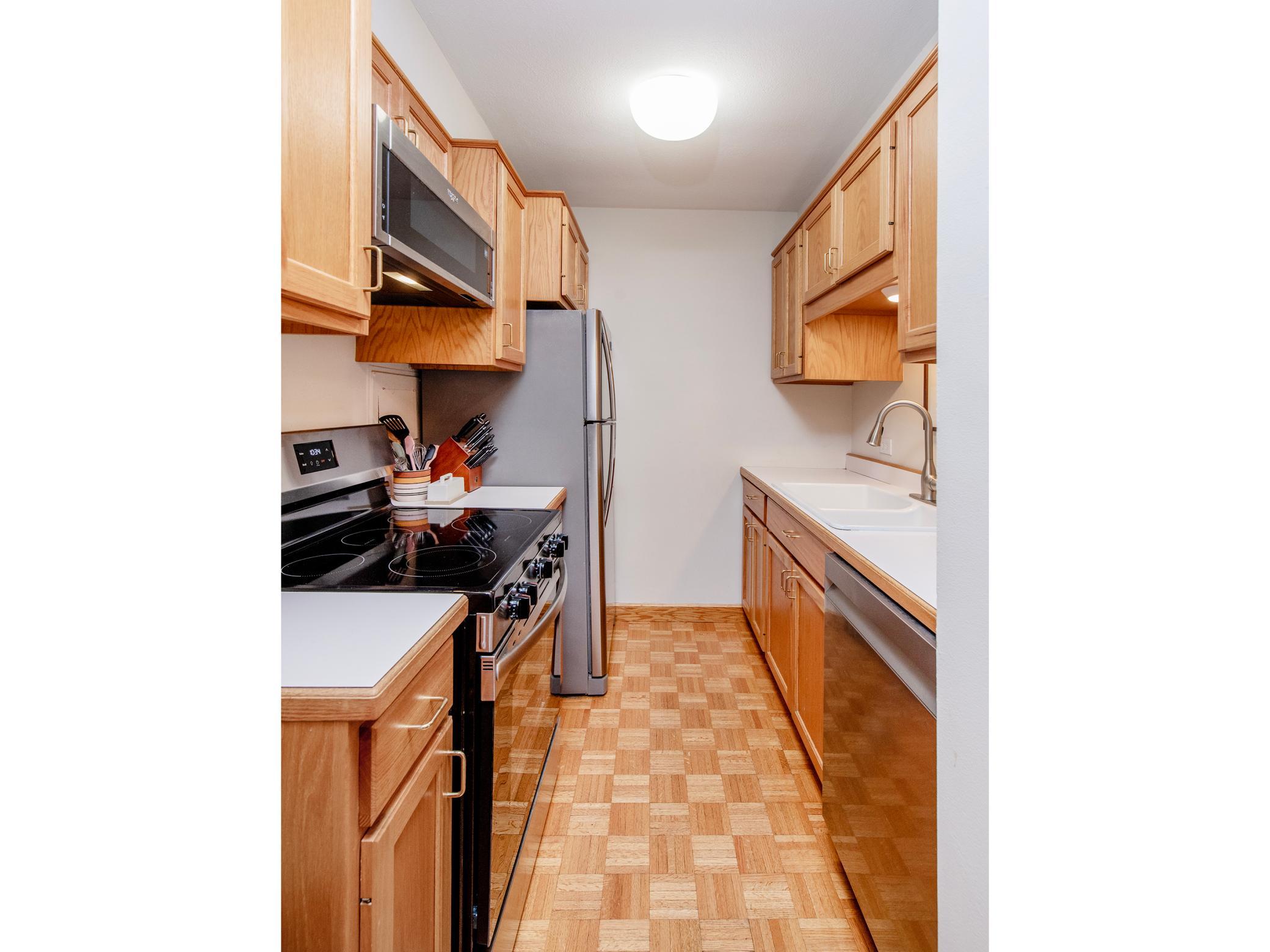 2928 Dean Parkway 4b Property Photo 16