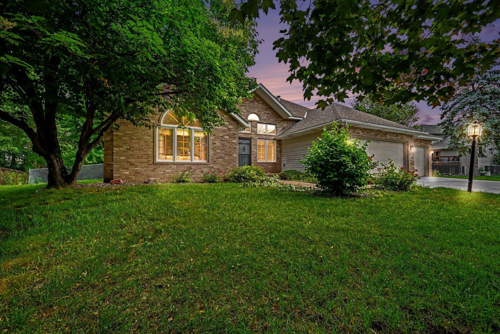 2522 S Windsor Lane Property Photo 2