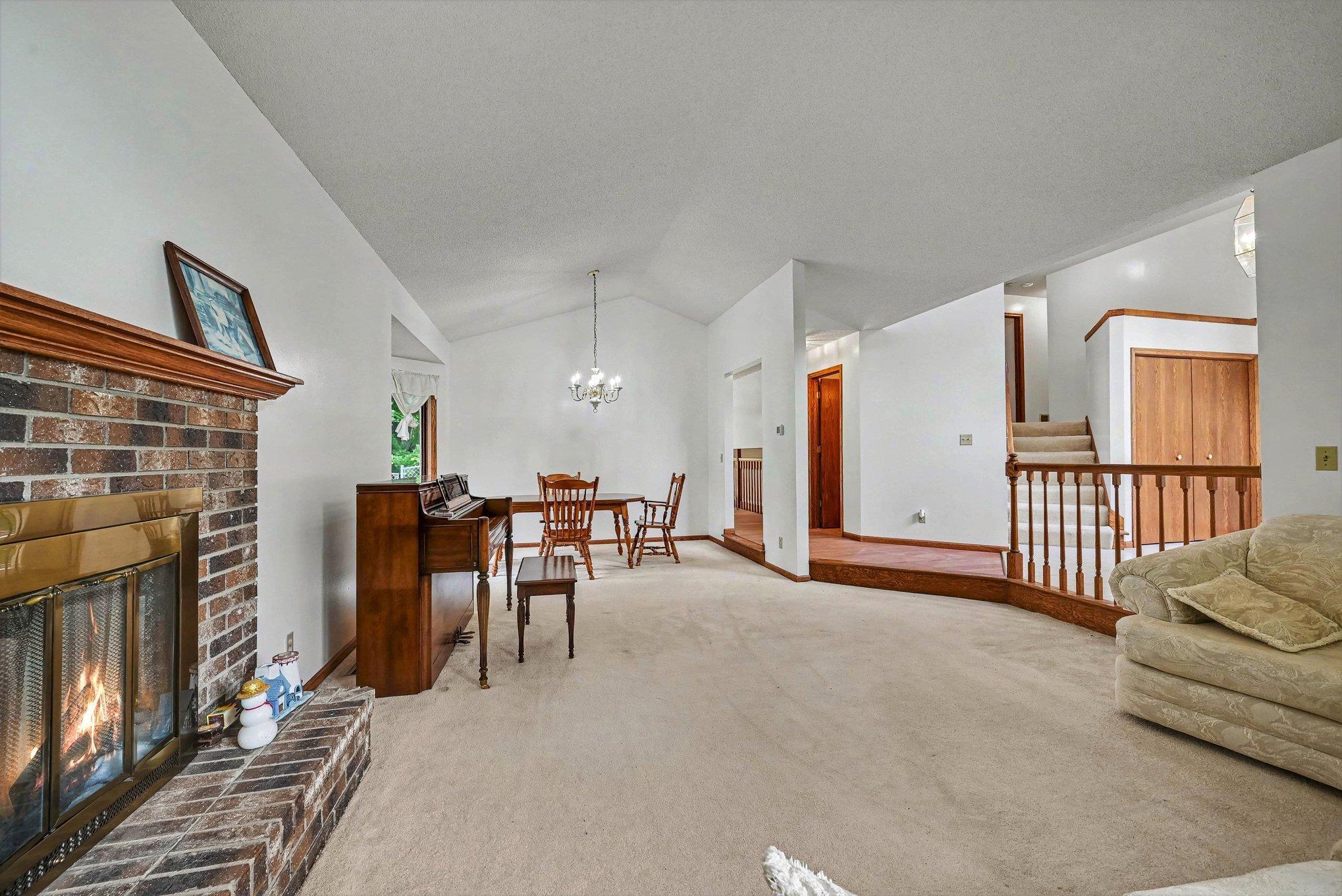 2522 S Windsor Lane Property Photo 9