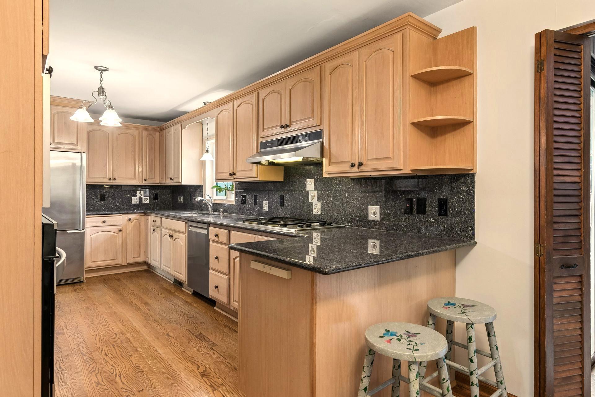 501 Sumner Street E Property Photo 7
