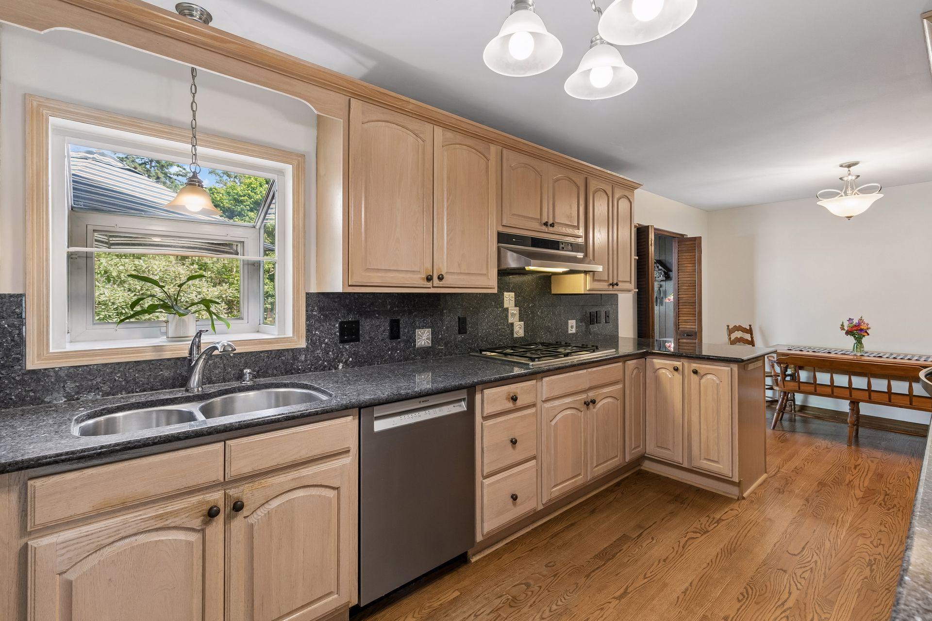 501 Sumner Street E Property Photo 11
