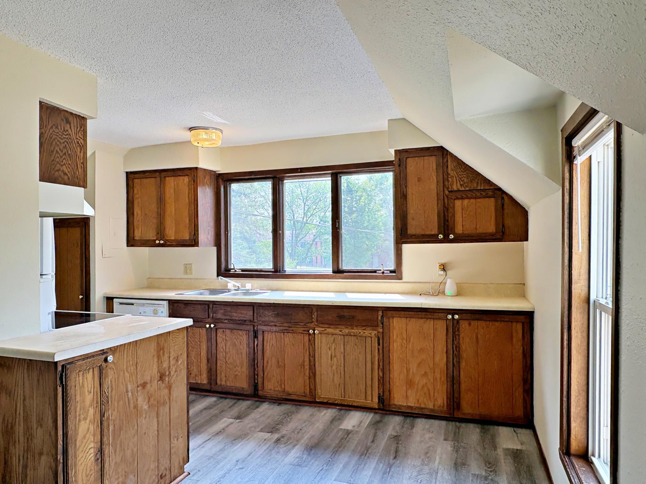 400 Riverside Avenue Property Photo 9