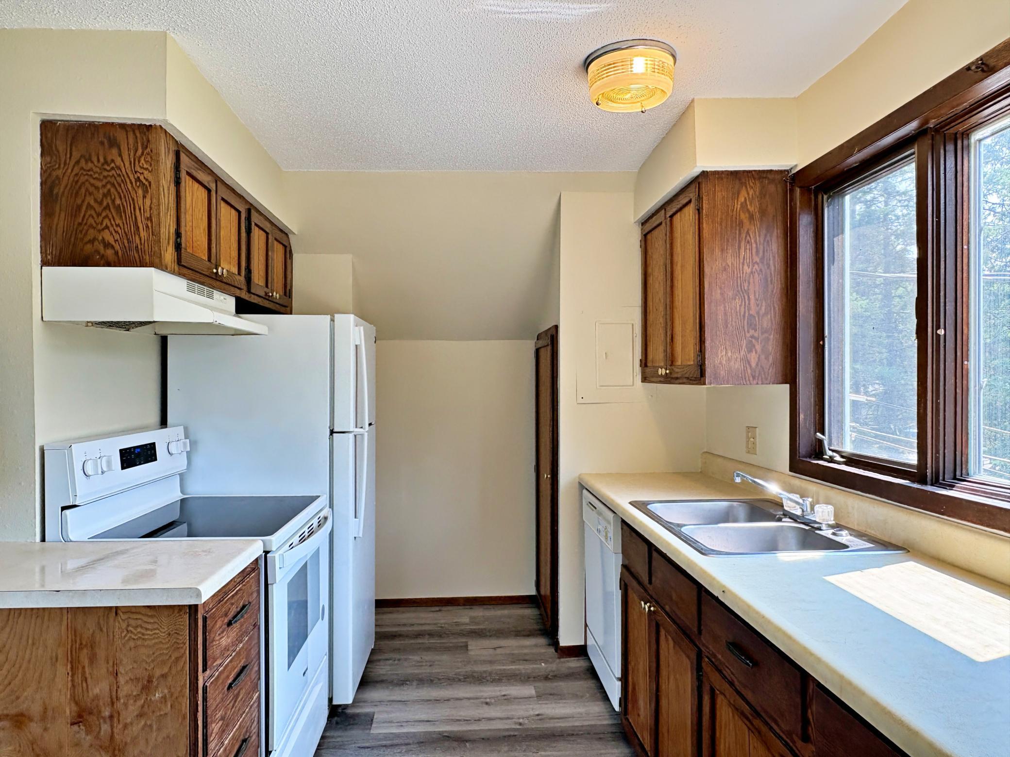 400 Riverside Avenue Property Photo 10