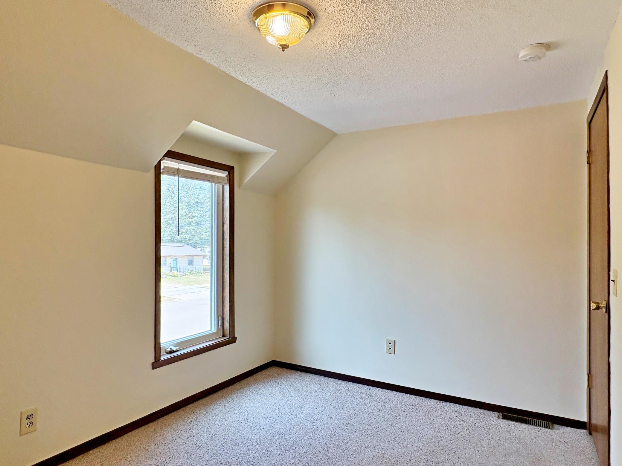 400 Riverside Avenue Property Photo 14