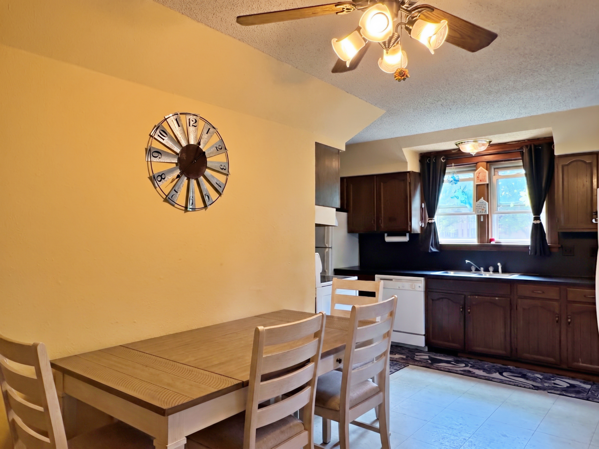 400 Riverside Avenue Property Photo 18