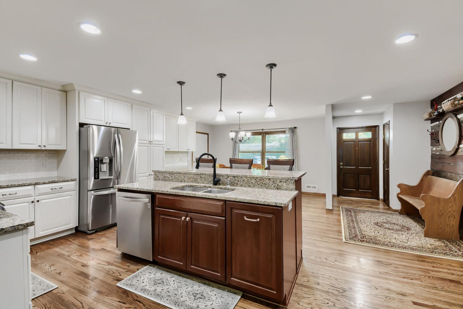 10439 Thrush Street Nw Property Photo 1