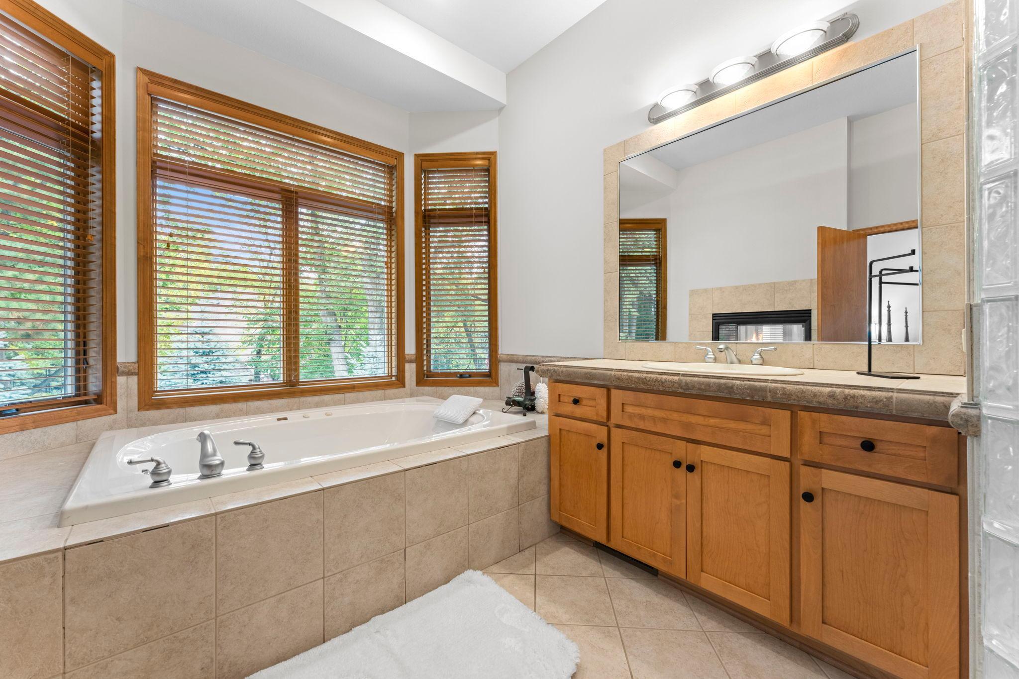 18004 Jacquard Path Property Photo 31