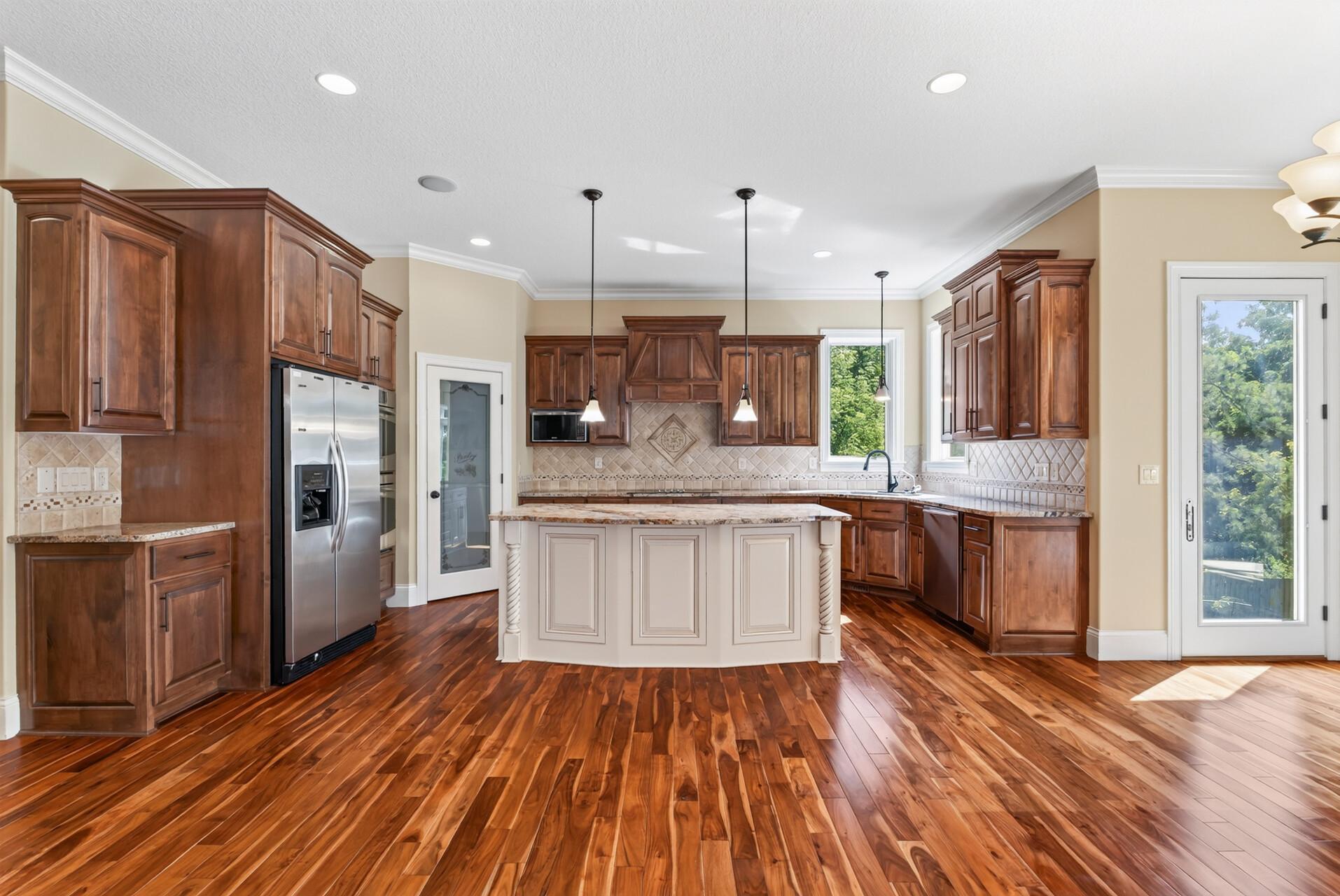 2635 Nathan Lane N Property Photo 3