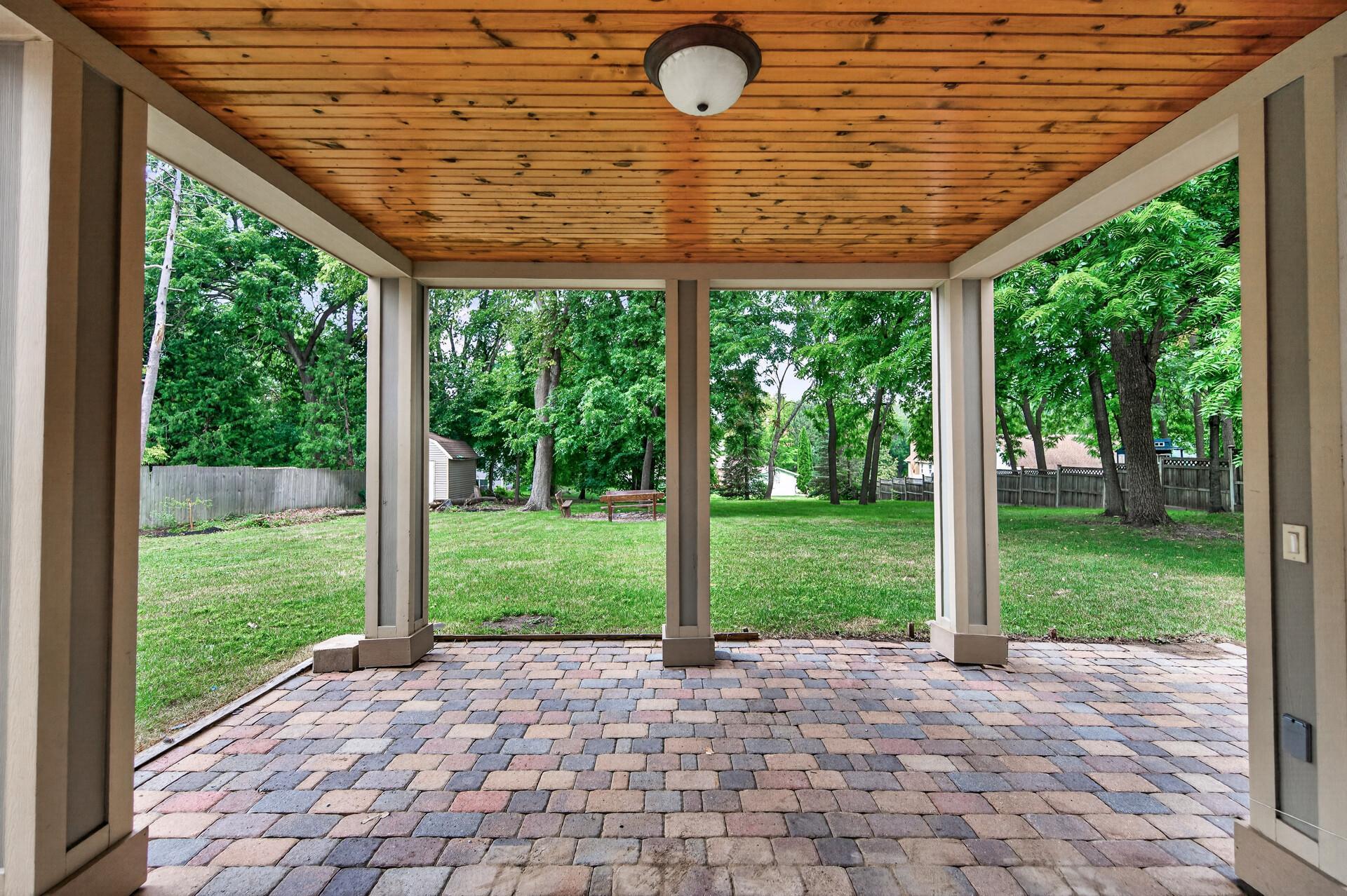 2635 Nathan Lane N Property Photo 19