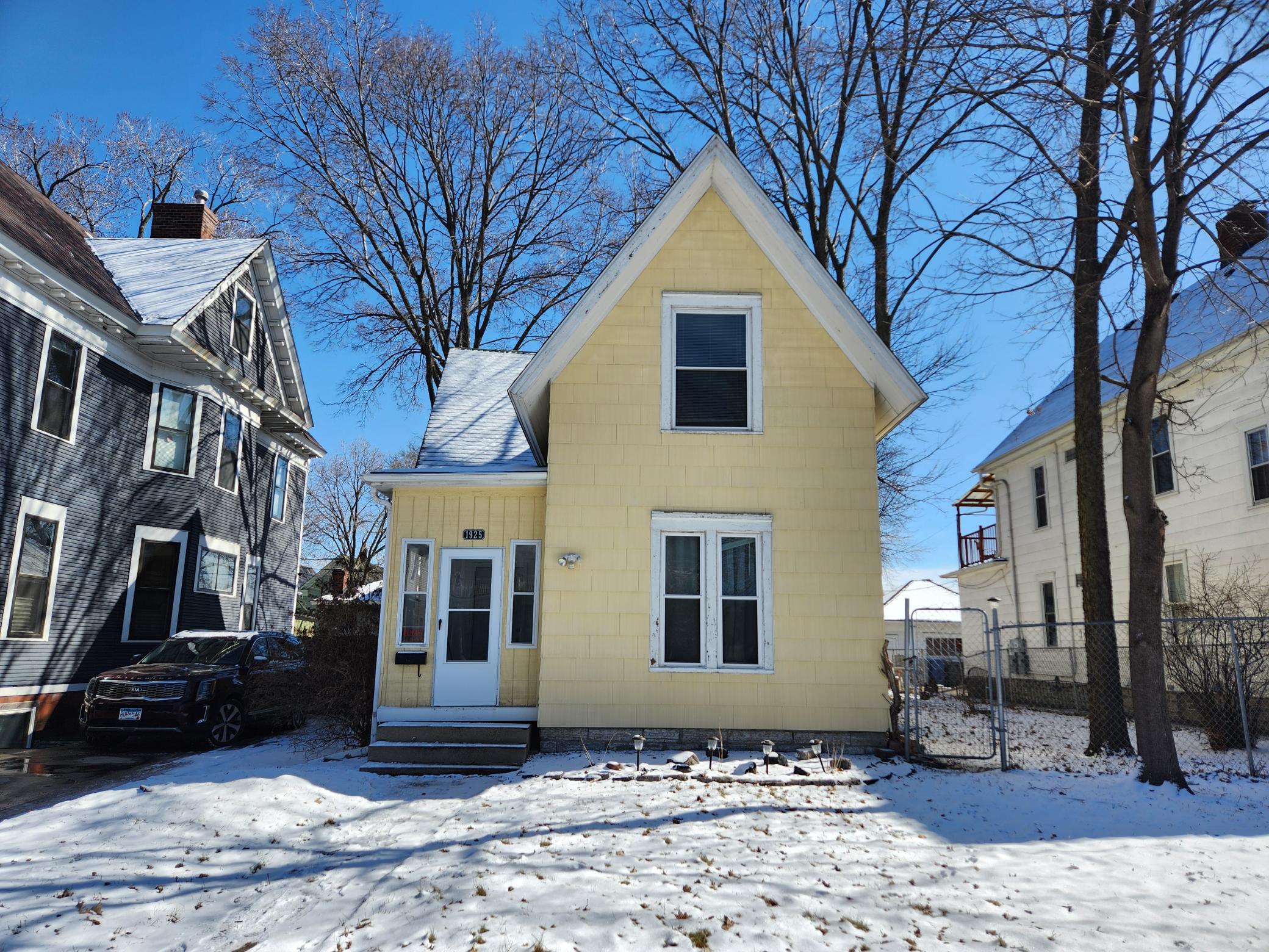 1925 Elliot Avenue Property Photo 1