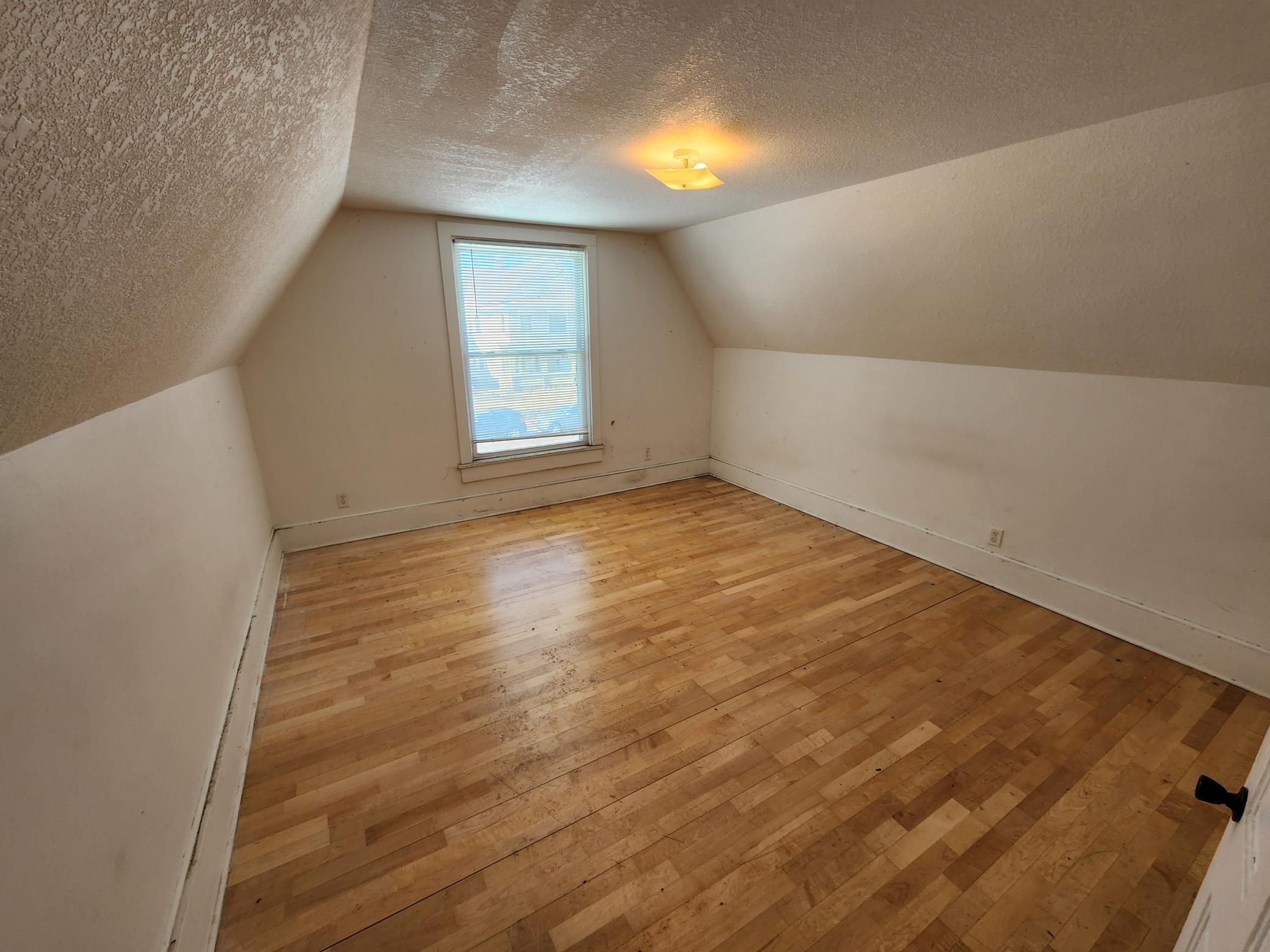 1925 Elliot Avenue Property Photo 20