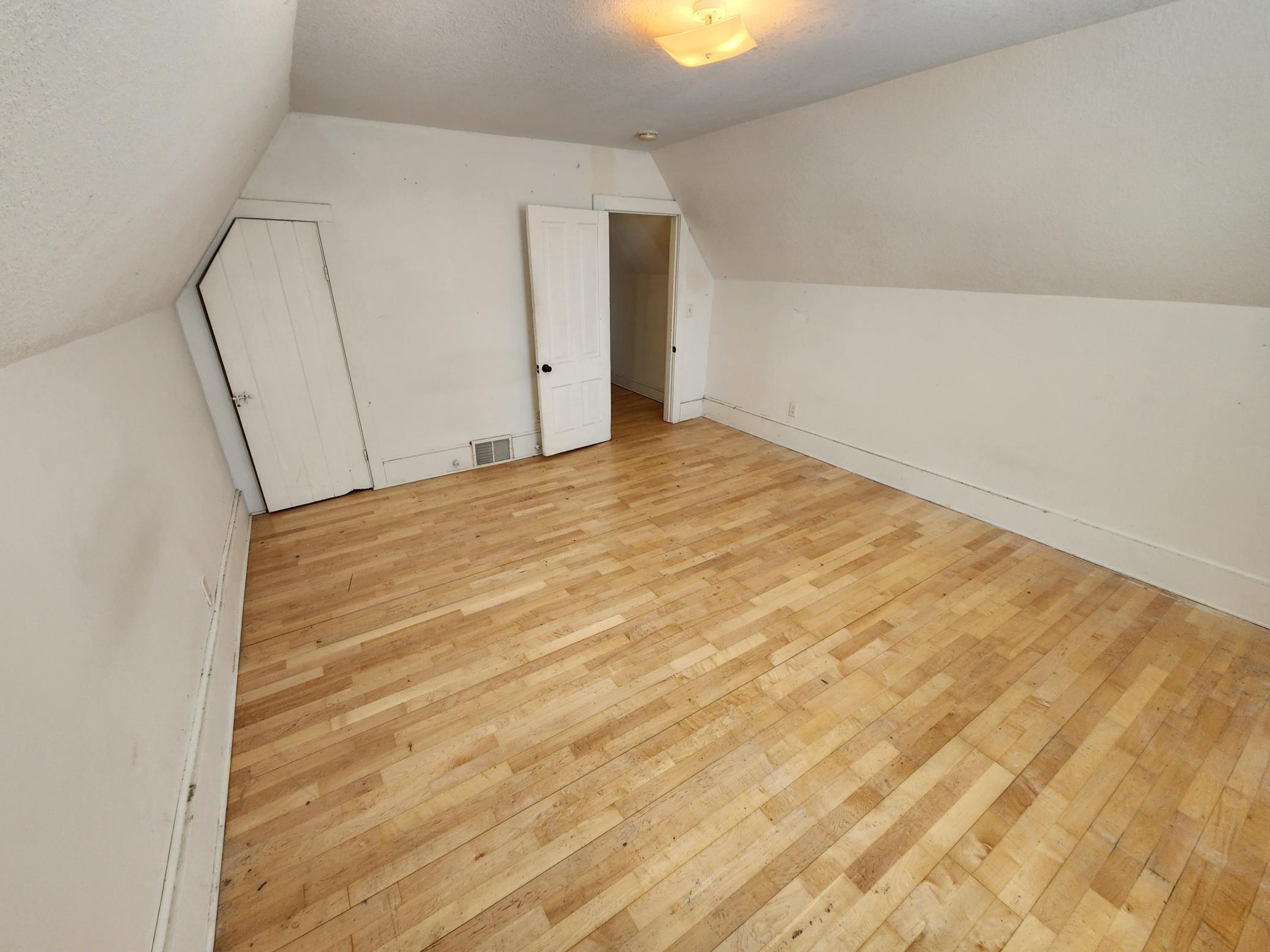 1925 Elliot Avenue Property Photo 21