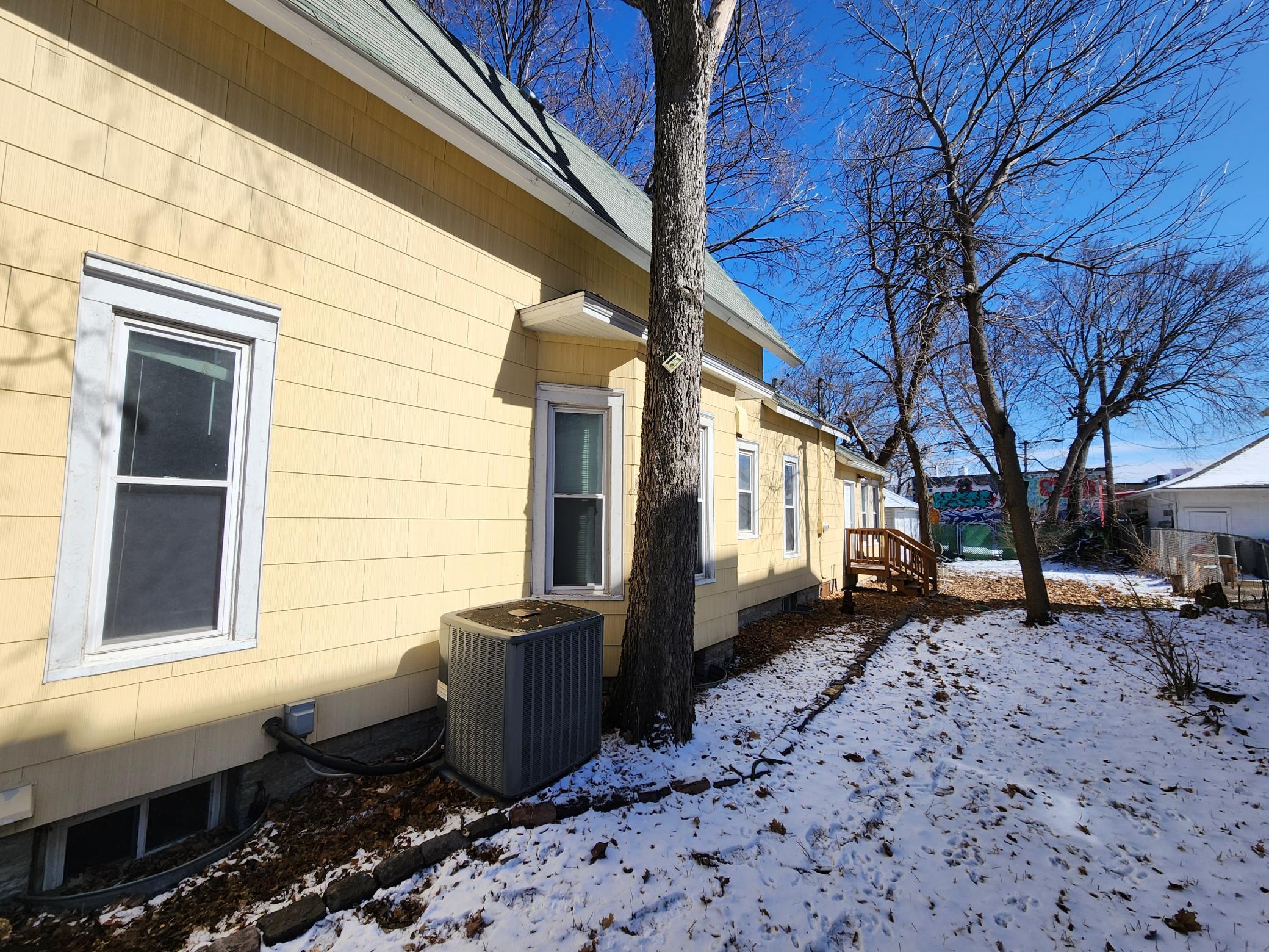 1925 Elliot Avenue Property Photo 24