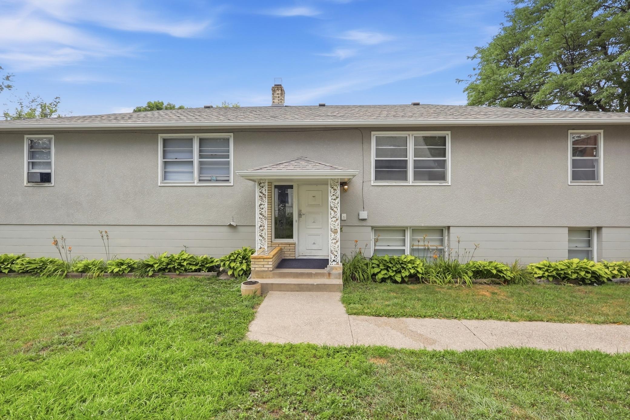 826 5th Street E Property Photo 1